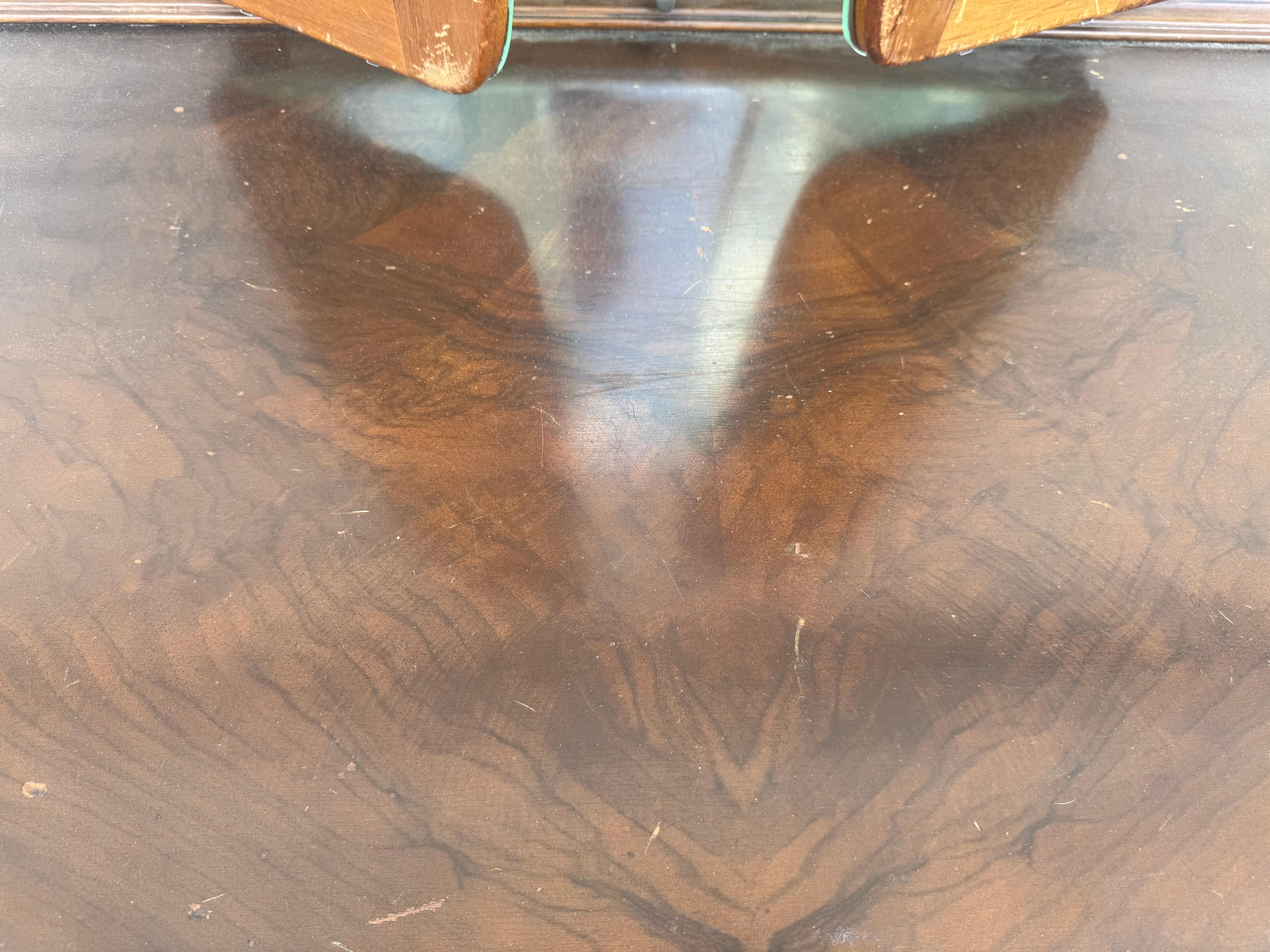 Wood Golden Key Queen Anne Style Walnut Vanity with Triple mirror For Sale