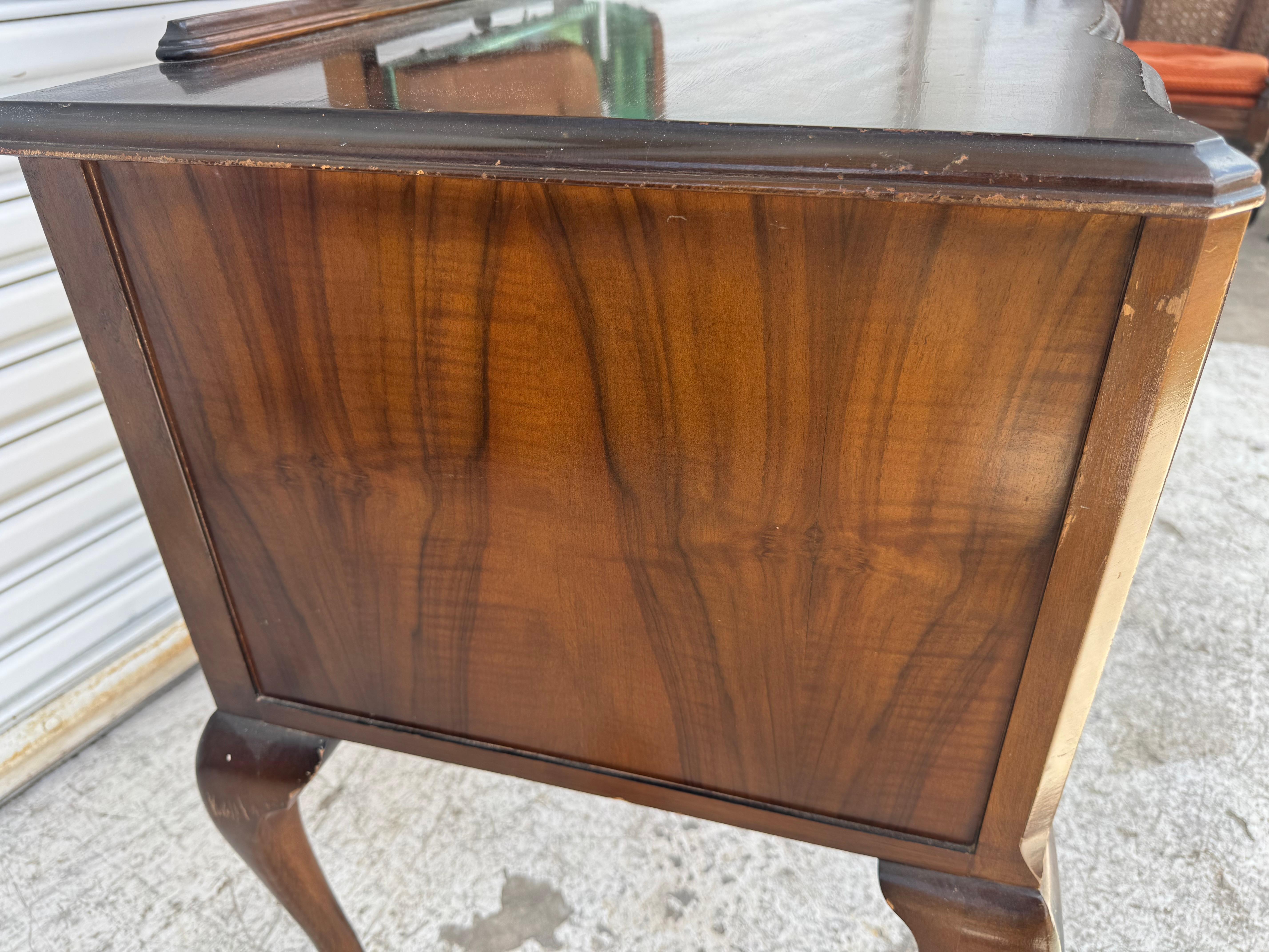Golden Key Queen Anne Style Walnut Vanity with Triple mirror For Sale 2