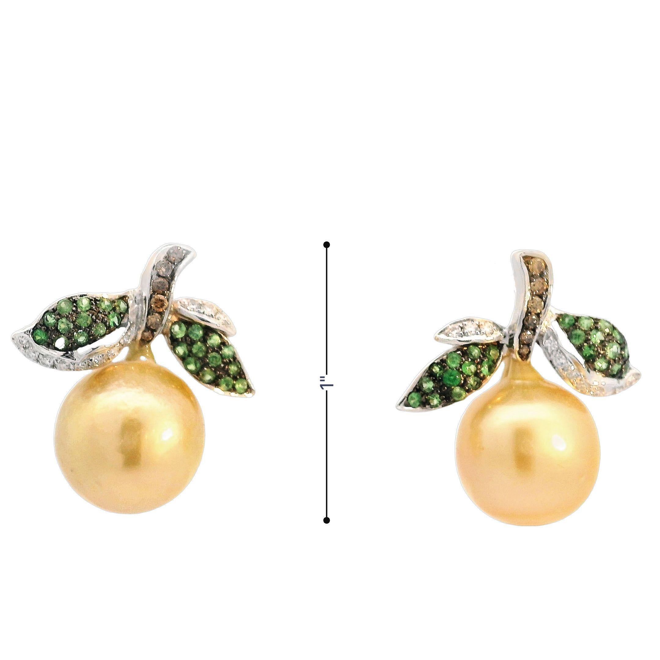 These luxurious clip-on earrings showcase the flawless beauty of nature through exquisitely crafted gold and bespoke choice of Tsavorites, white and brown diamonds. Take inspiration from the famed Kumquat region. Golden South Sea pearls take center