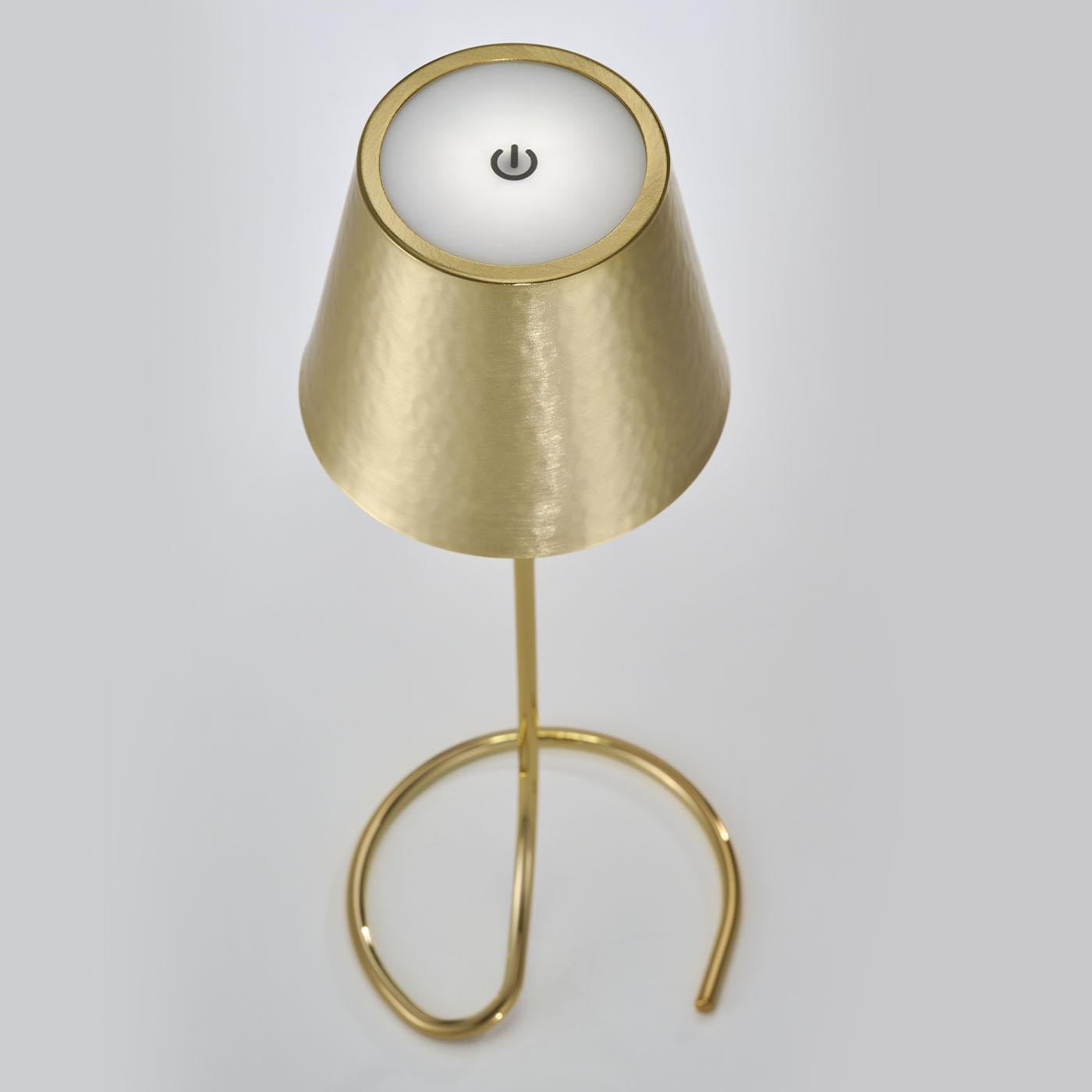 Stunning in its simplicity, this sleek lamp merges traditional glamor with modern details. The hand-wrought lampshade is supported by a dainty rod whose seamless, continuous design transforms the stem into the base, elevating the piece's luxurious