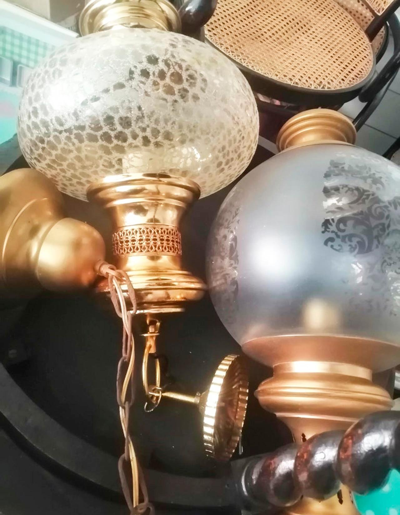 Goldene Lampen-Laternen oder Hängelampen  Gold  Messing und Glas, Spanien, Mitte des 20. Jahrhunderts (Spanisch) im Angebot