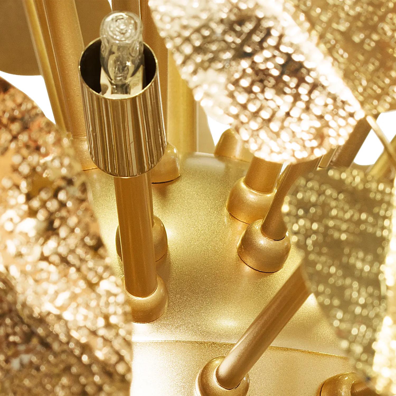 Placcato Lampadario con foglie d'oro in vendita