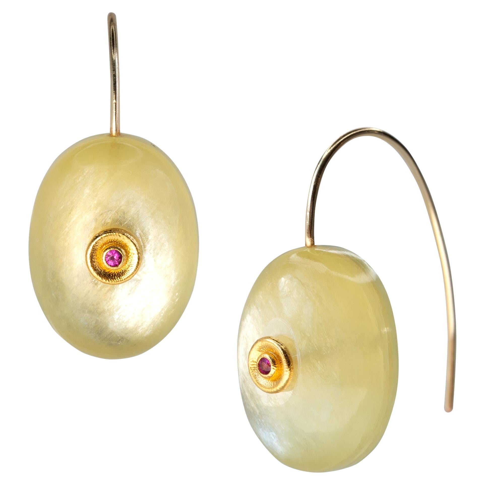Lepidolith Turmalin Gold Tropfenohrringe, Handgefertigter Schmuck im Angebot