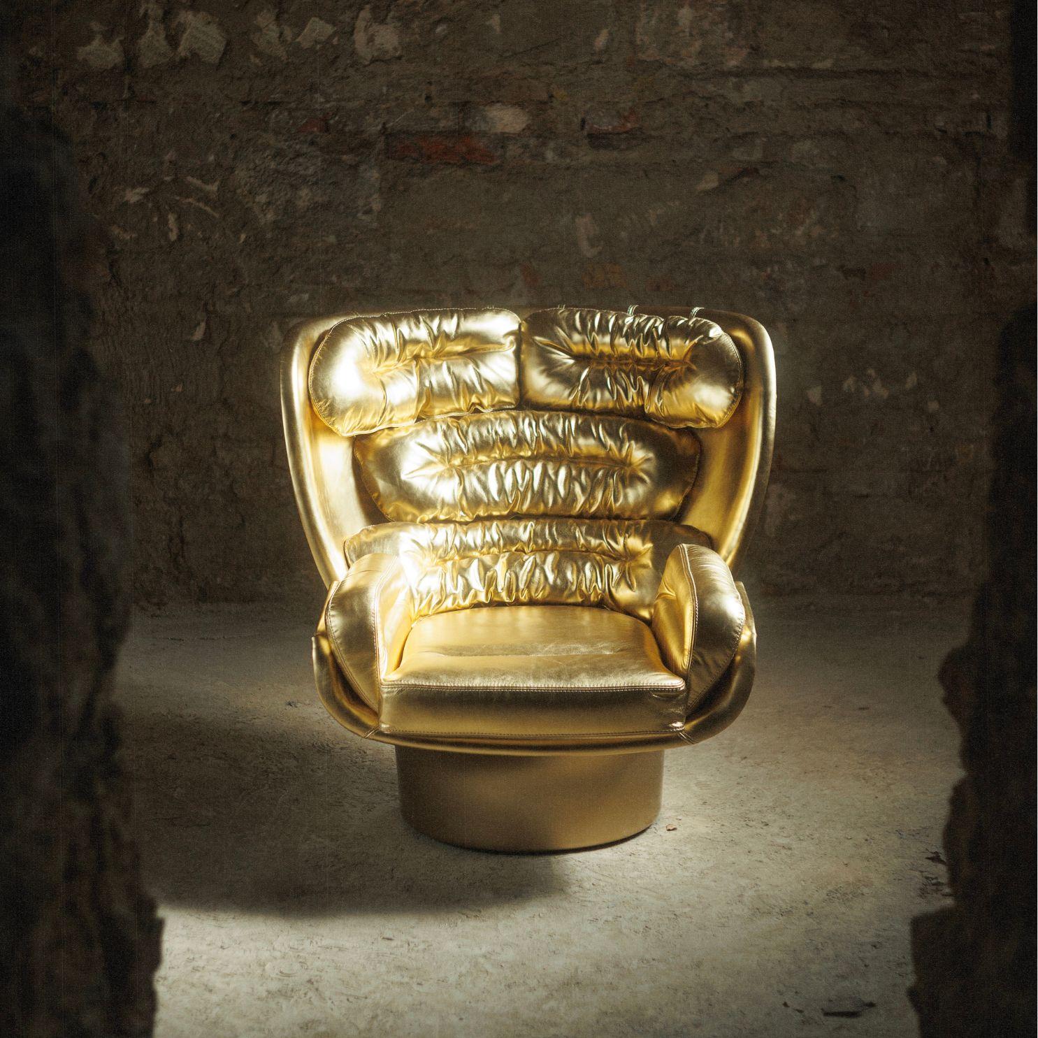 LONGHI celebrated the Elda chair's 60th anniversary by creating a limited edition golden chair based on Joe Colombo’s original ELDA design.
The chair was only taken out of its original box to take a photo of it. Its condition is excellent, it hasn't