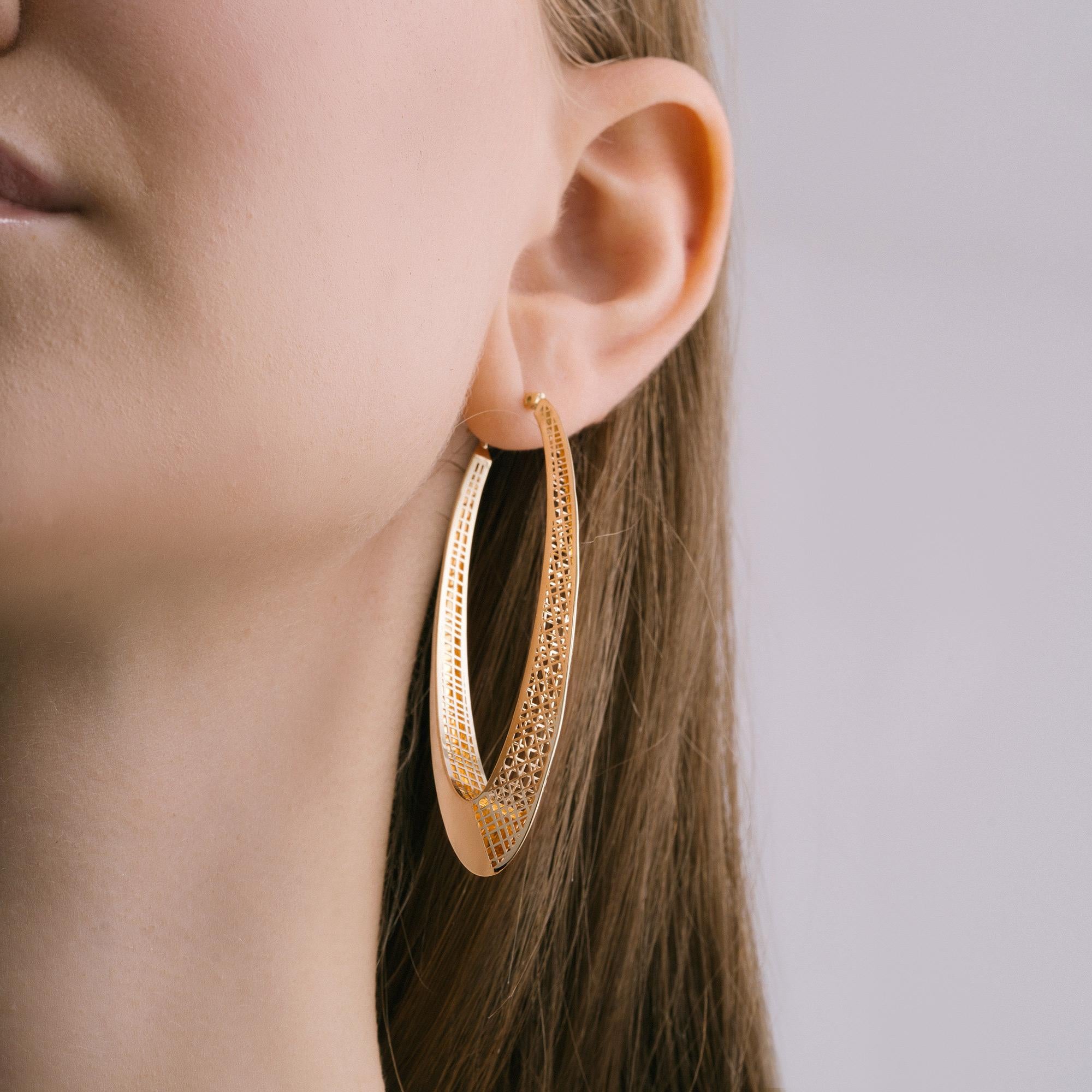 Donna Orecchini a cerchio a reticolo Golden Matrix - Orecchini a cerchio in oro massiccio 14K in vendita