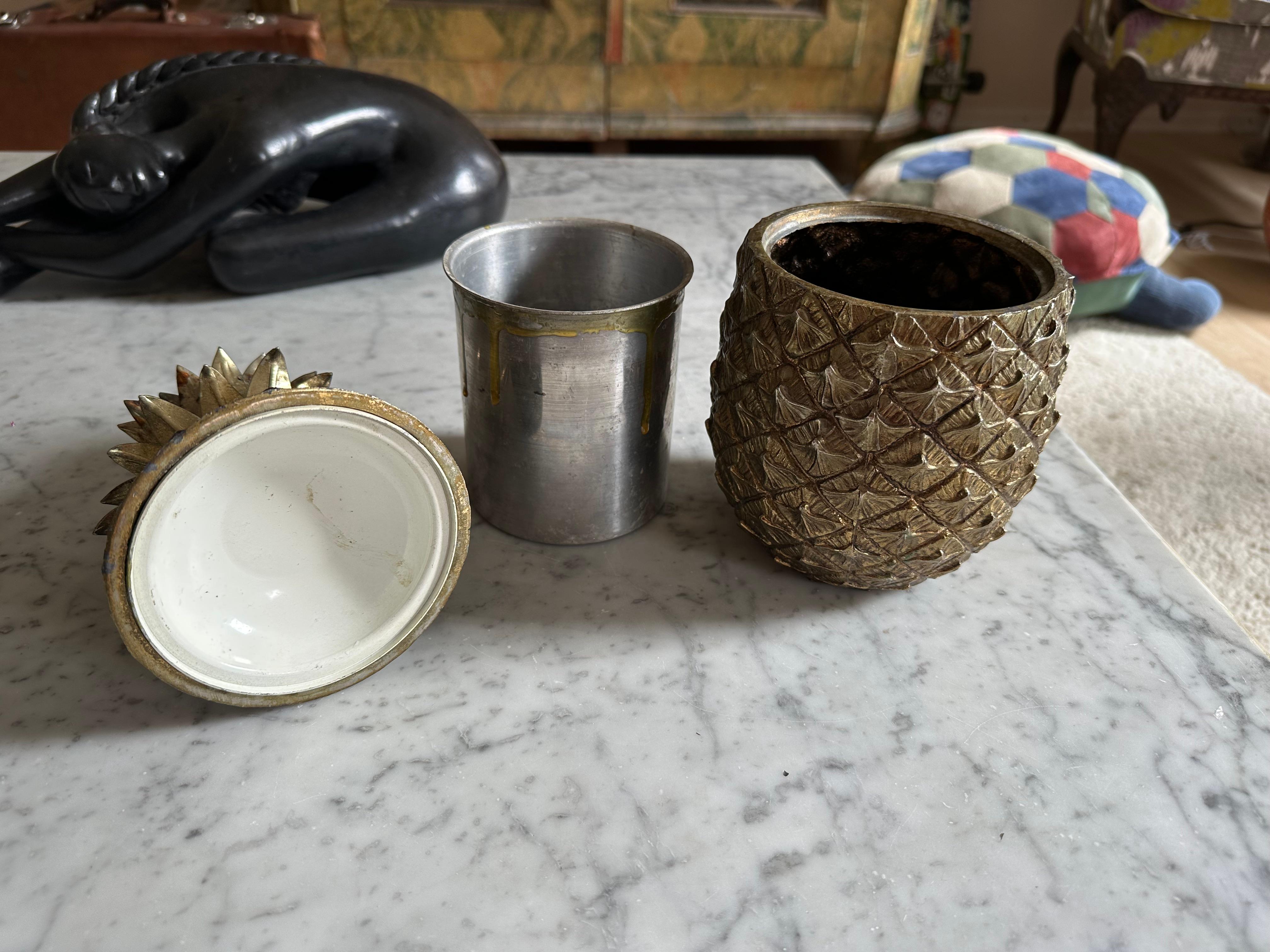 Cubitera dorada con piña Mauro Manetti de Florencia, Italia, hacia 1970 en venta 7