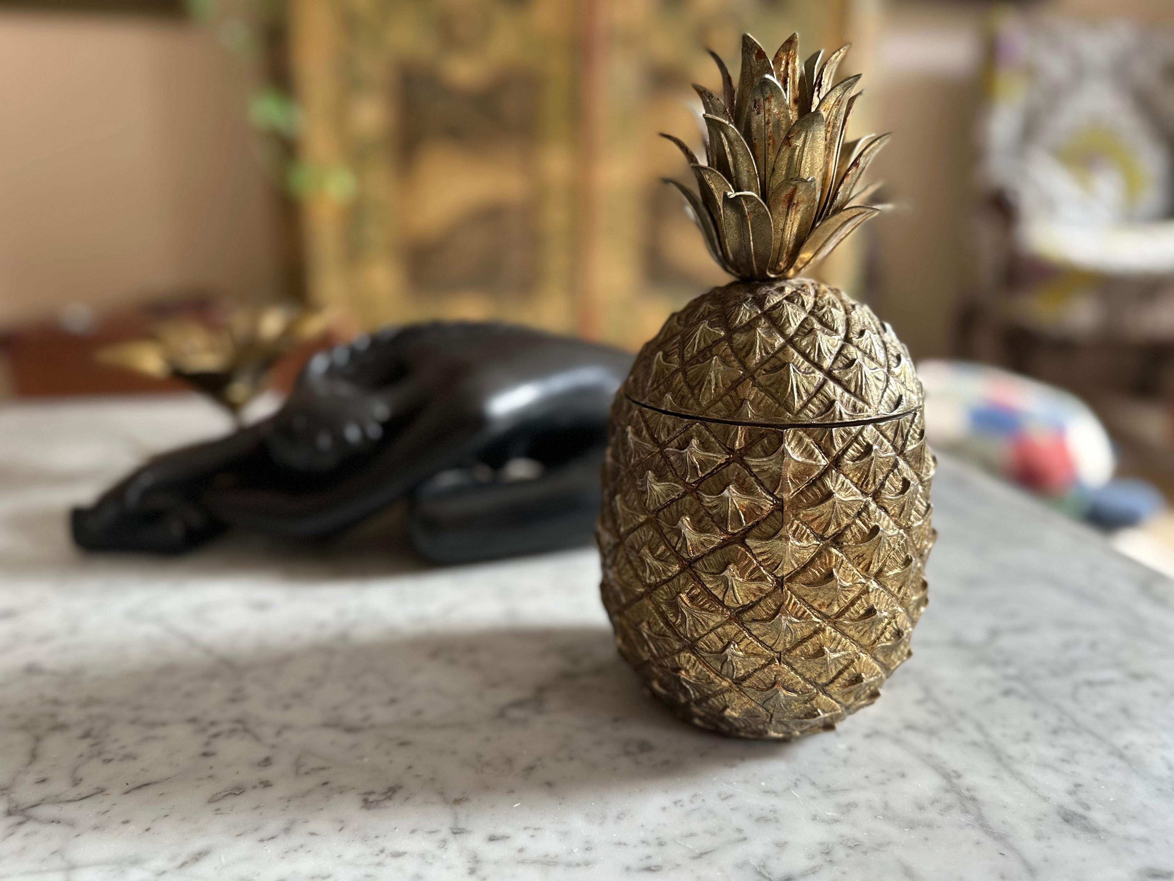 Cubitera dorada con piña Mauro Manetti de Florencia, Italia, hacia 1970 en venta 9