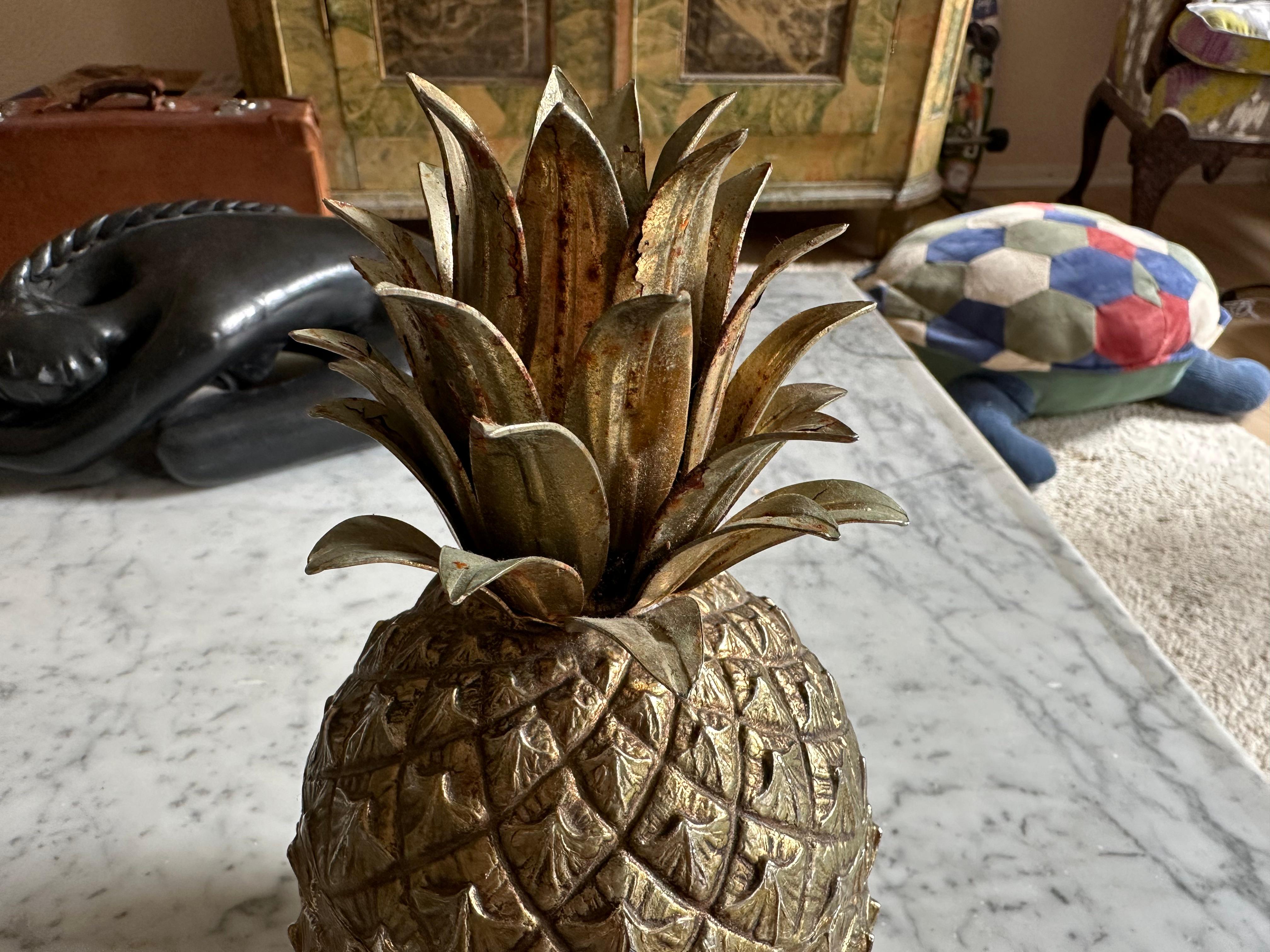 Cubitera dorada con piña Mauro Manetti de Florencia, Italia, hacia 1970 Dorado en venta