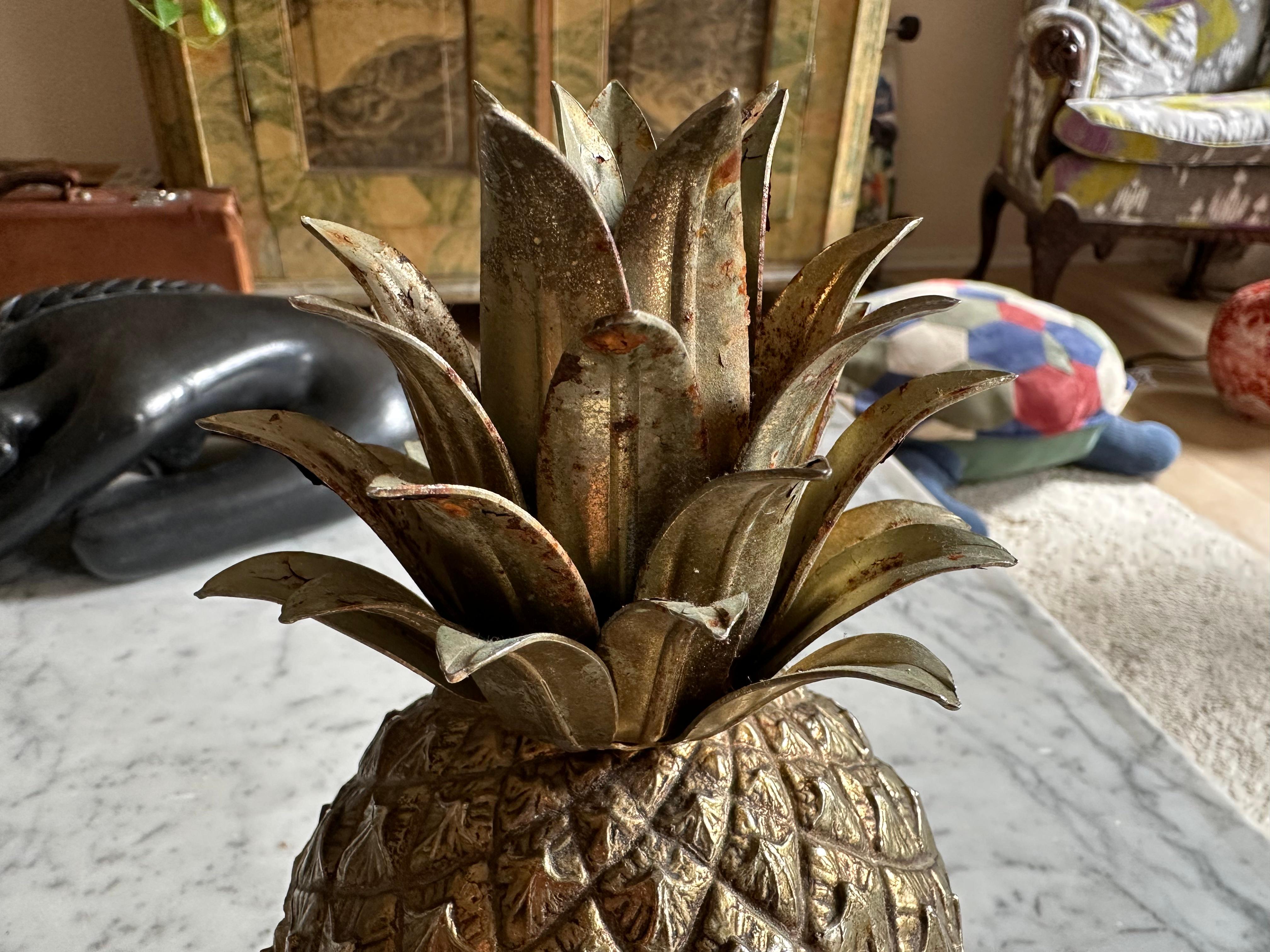 Cubitera dorada con piña Mauro Manetti de Florencia, Italia, hacia 1970 finales del siglo XX en venta