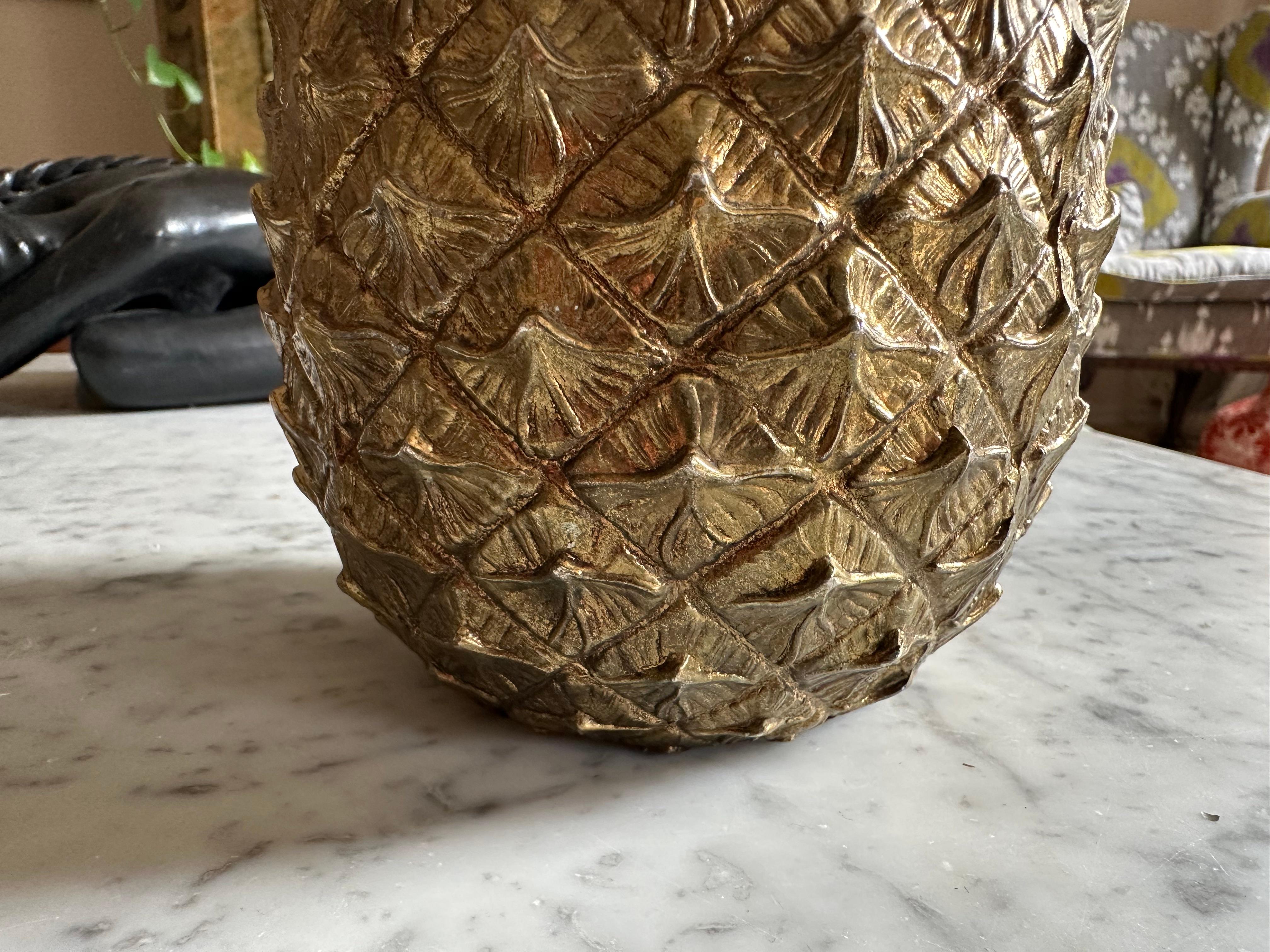 Cubitera dorada con piña Mauro Manetti de Florencia, Italia, hacia 1970 en venta 1