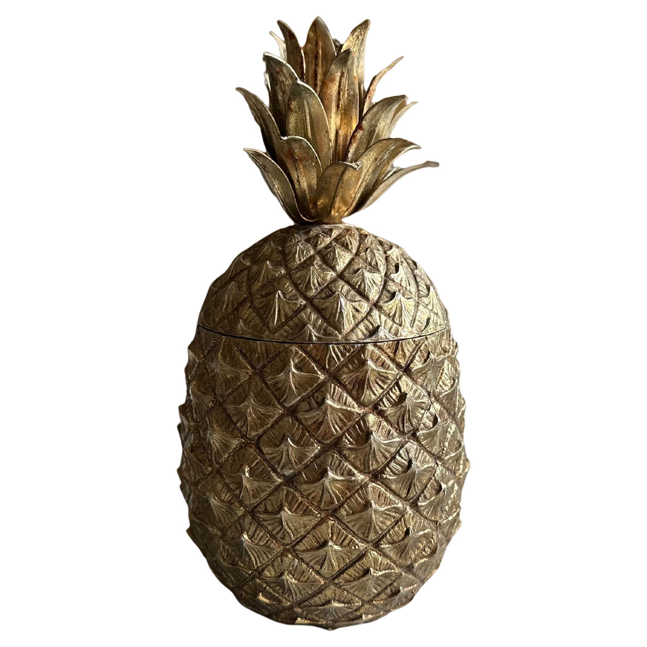 Cubitera dorada con piña Mauro Manetti de Florencia, Italia, hacia 1970 en venta