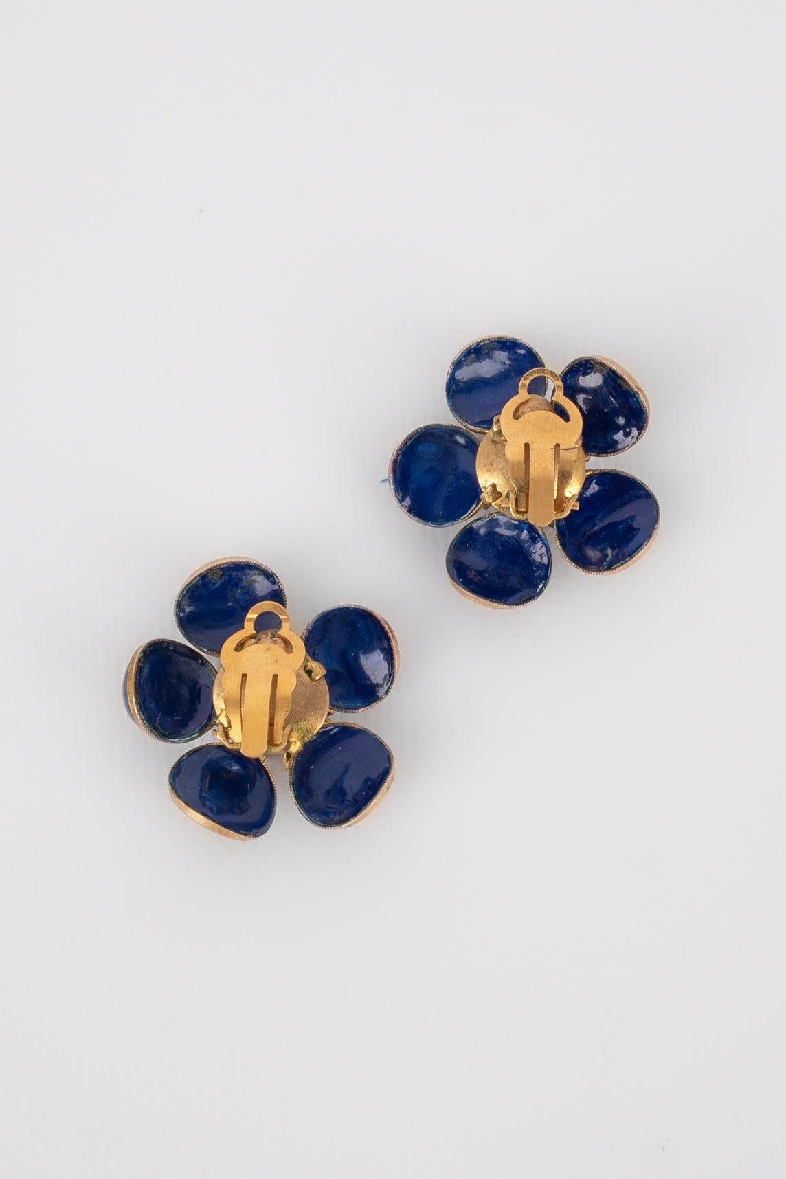Golden Metal Clip-on Flower Earrings, 1950s In Excellent Condition For Sale In SAINT-OUEN-SUR-SEINE, FR