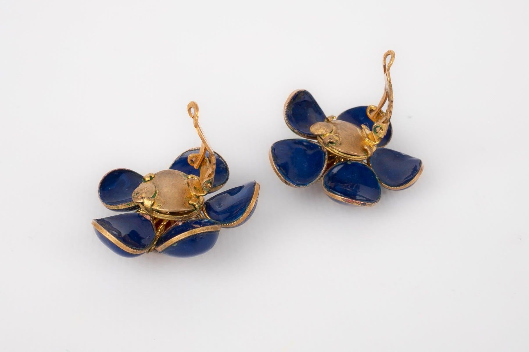 Golden Metal Clip-on Flower Earrings, 1950s For Sale 1