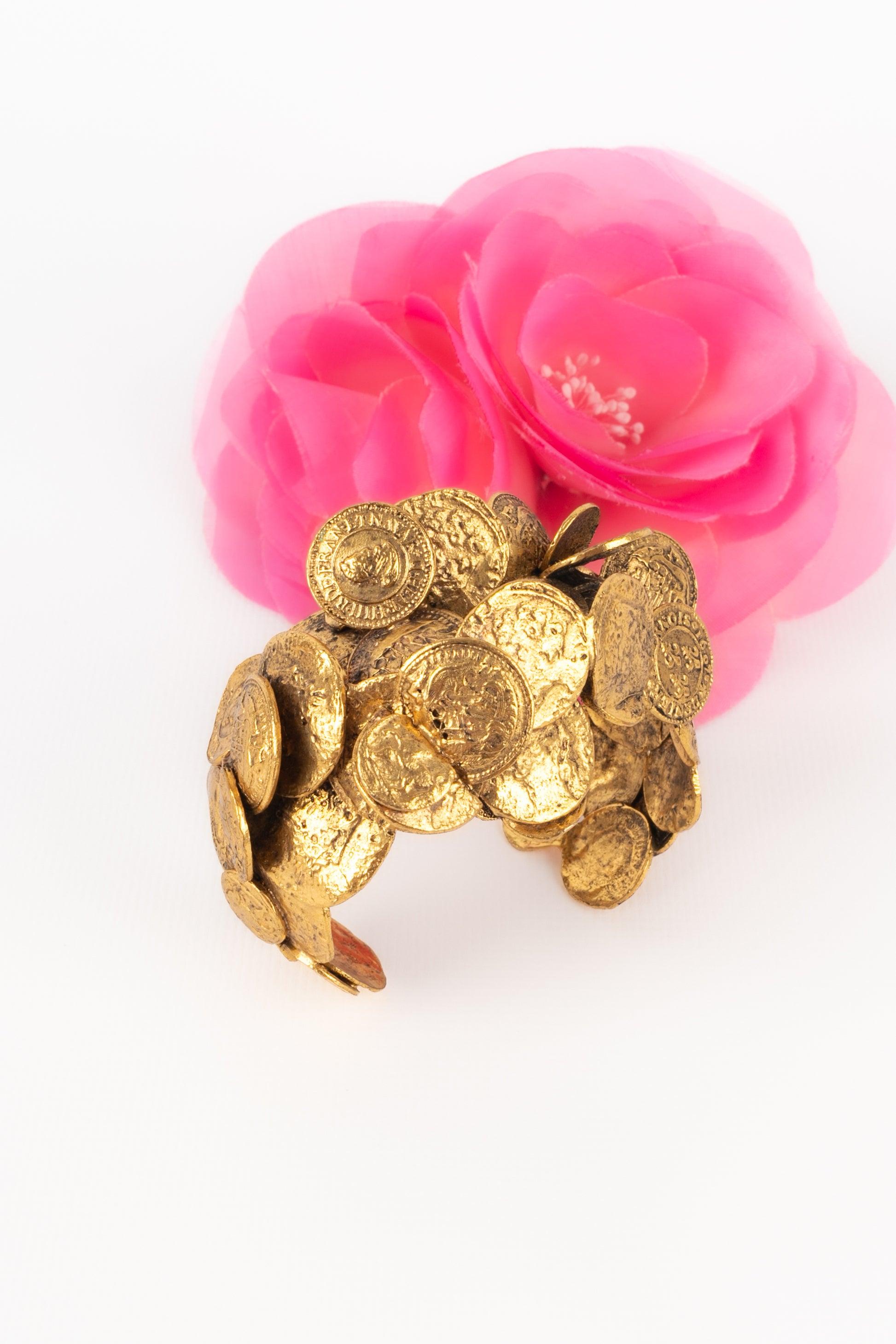 Pulsera de monedas de metal dorado en venta 4