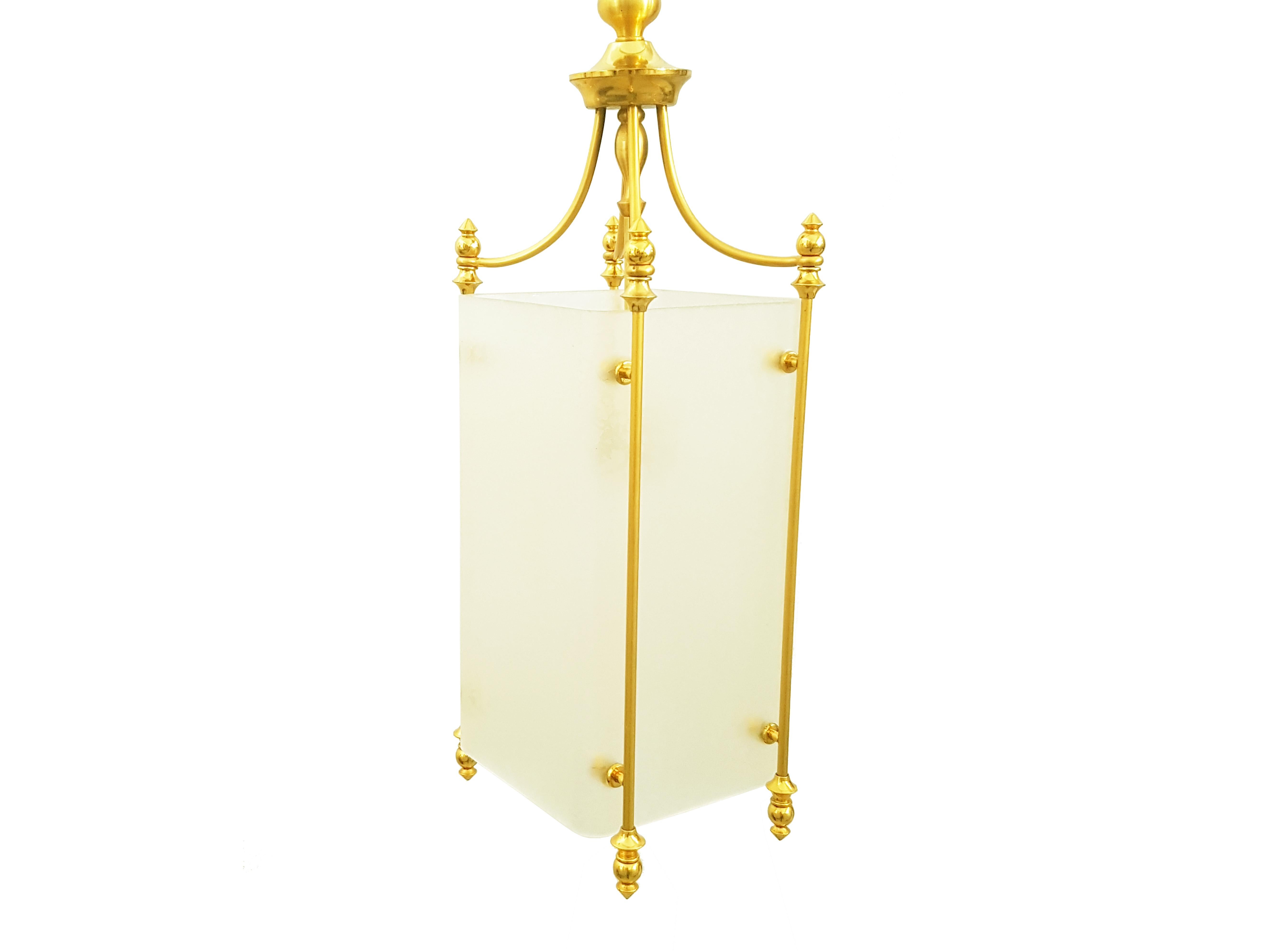 Buriné Lampe à suspension en métal doré et verre gravé des années 1960 d'Oscar Torlasco pour Lumi en vente