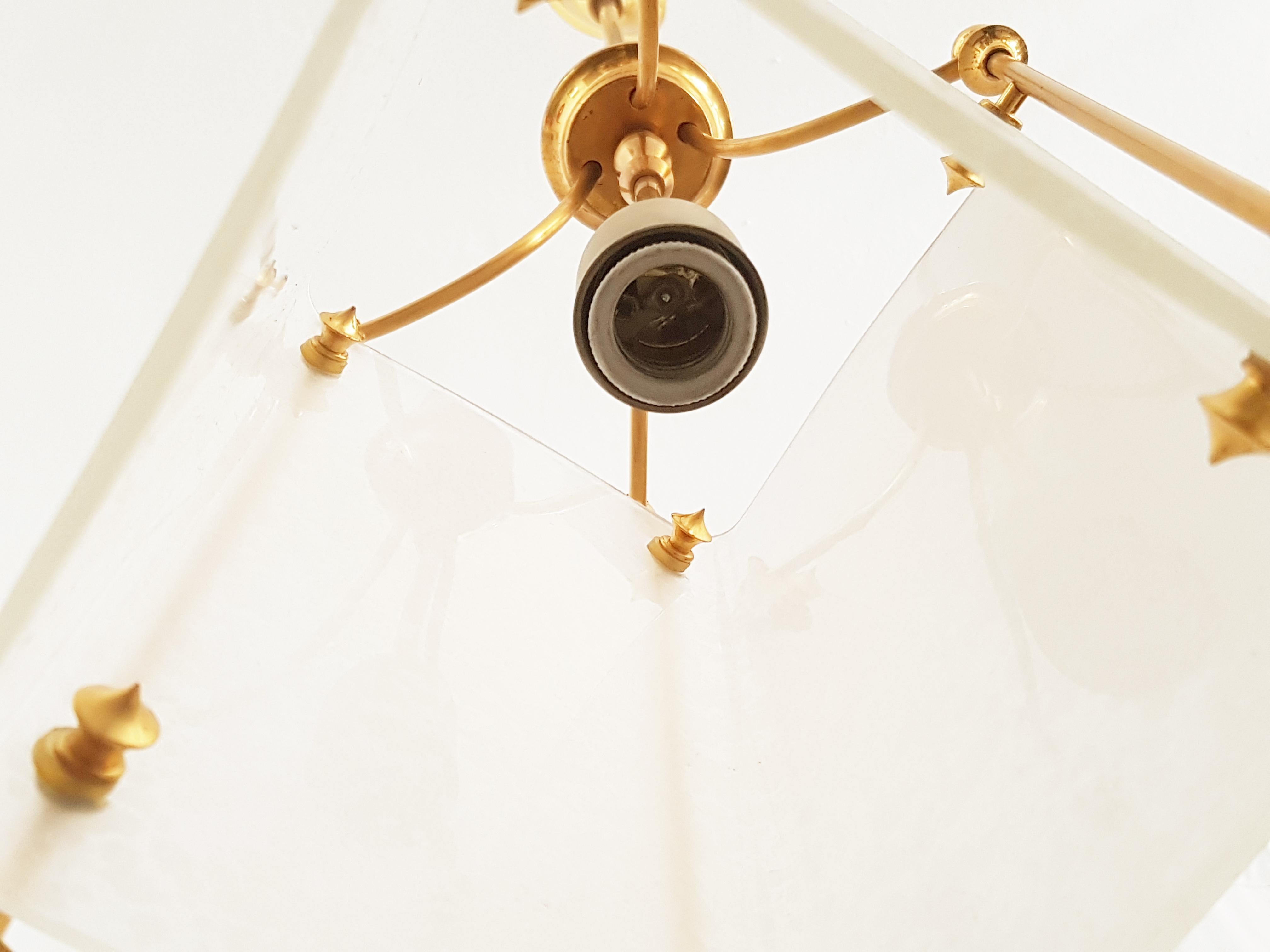 Métal Lampe à suspension en métal doré et verre gravé des années 1960 d'Oscar Torlasco pour Lumi en vente