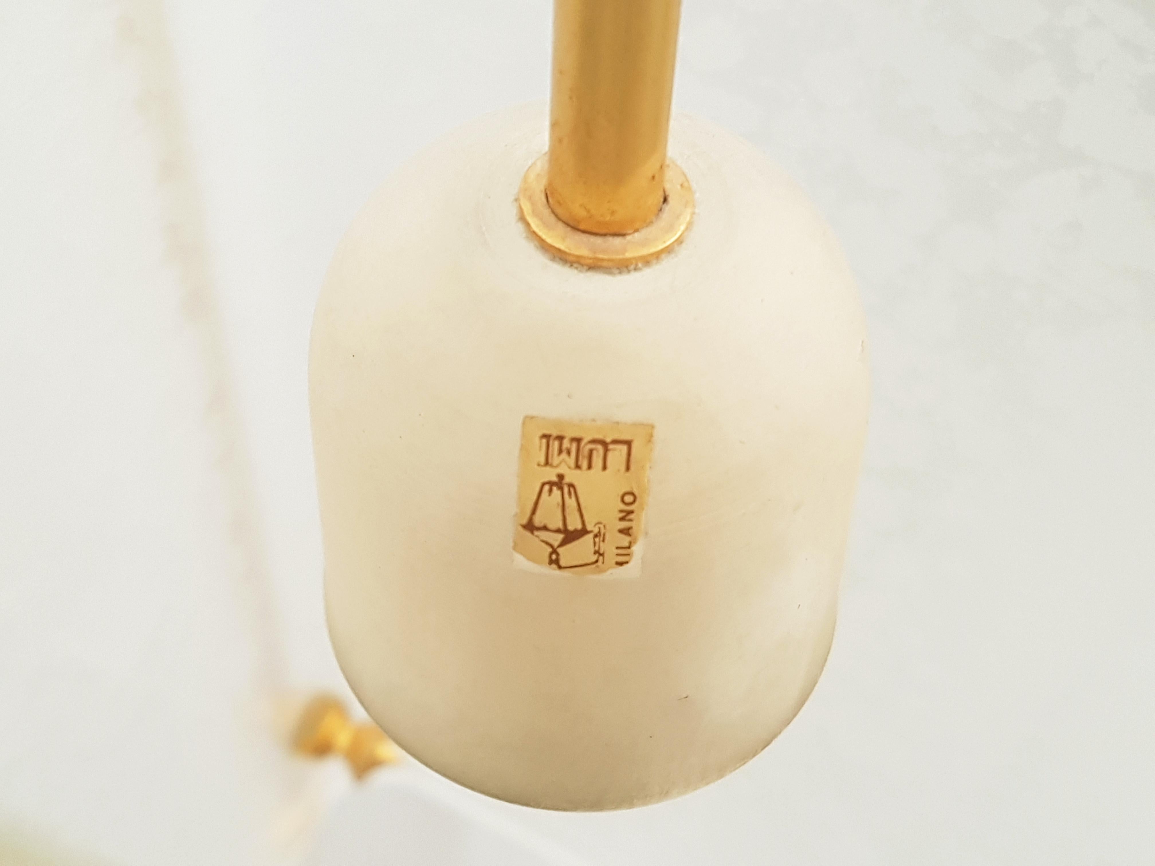 Lampe à suspension en métal doré et verre gravé des années 1960 d'Oscar Torlasco pour Lumi en vente 1