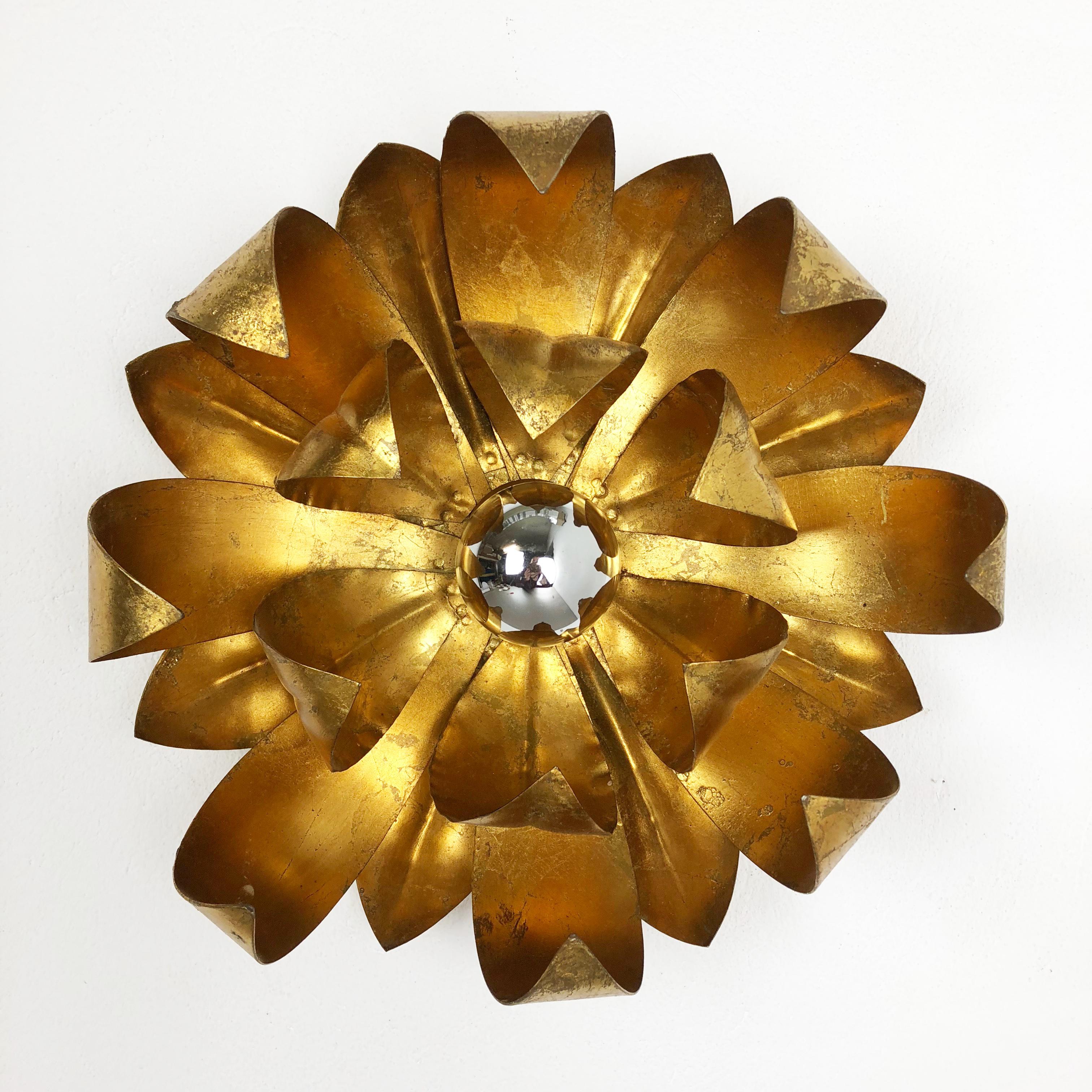 Article:

Wall light, ceiling light


Origin:

Italy



Age:

1960s



This modernist light was produced in Italy in the 1960s. It is made from solid metal in form of a blossom with leaf application elements surrounding the middle socket element.
