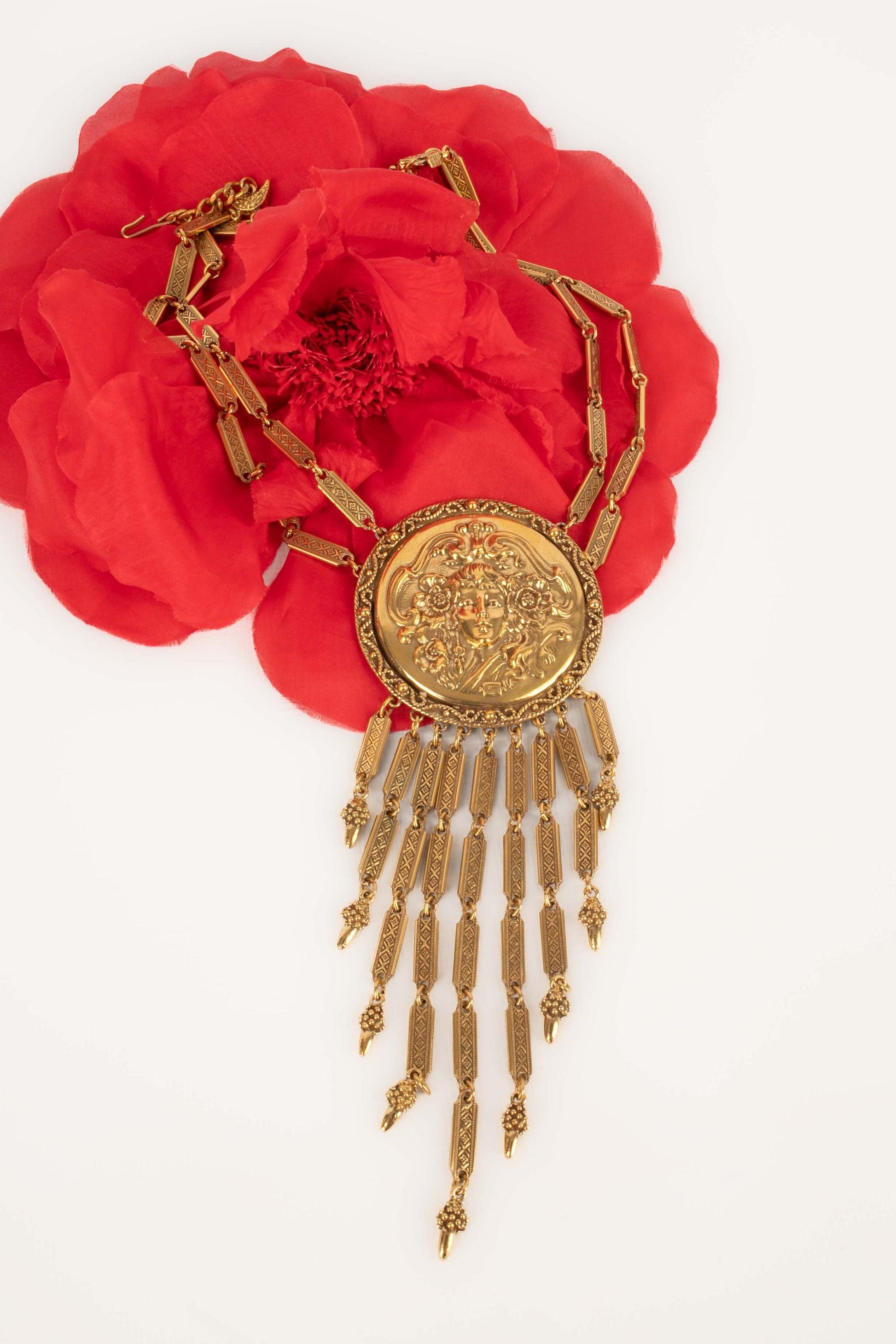 Collier en métal doré avec pendentif de style « Art nouveau » en vente 4