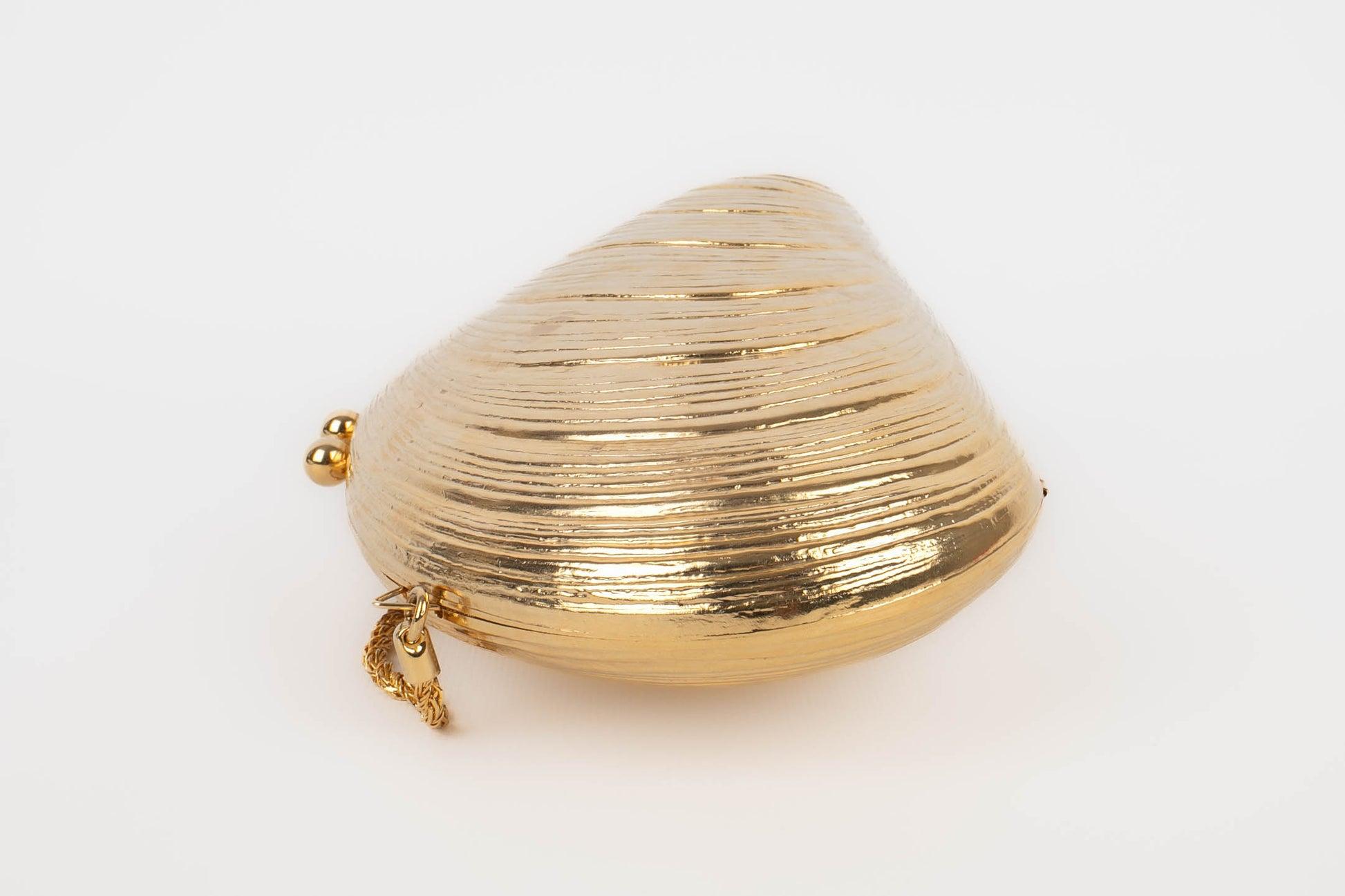 Fortuna Golden Metal Seashell Bag In Excellent Condition In SAINT-OUEN-SUR-SEINE, FR