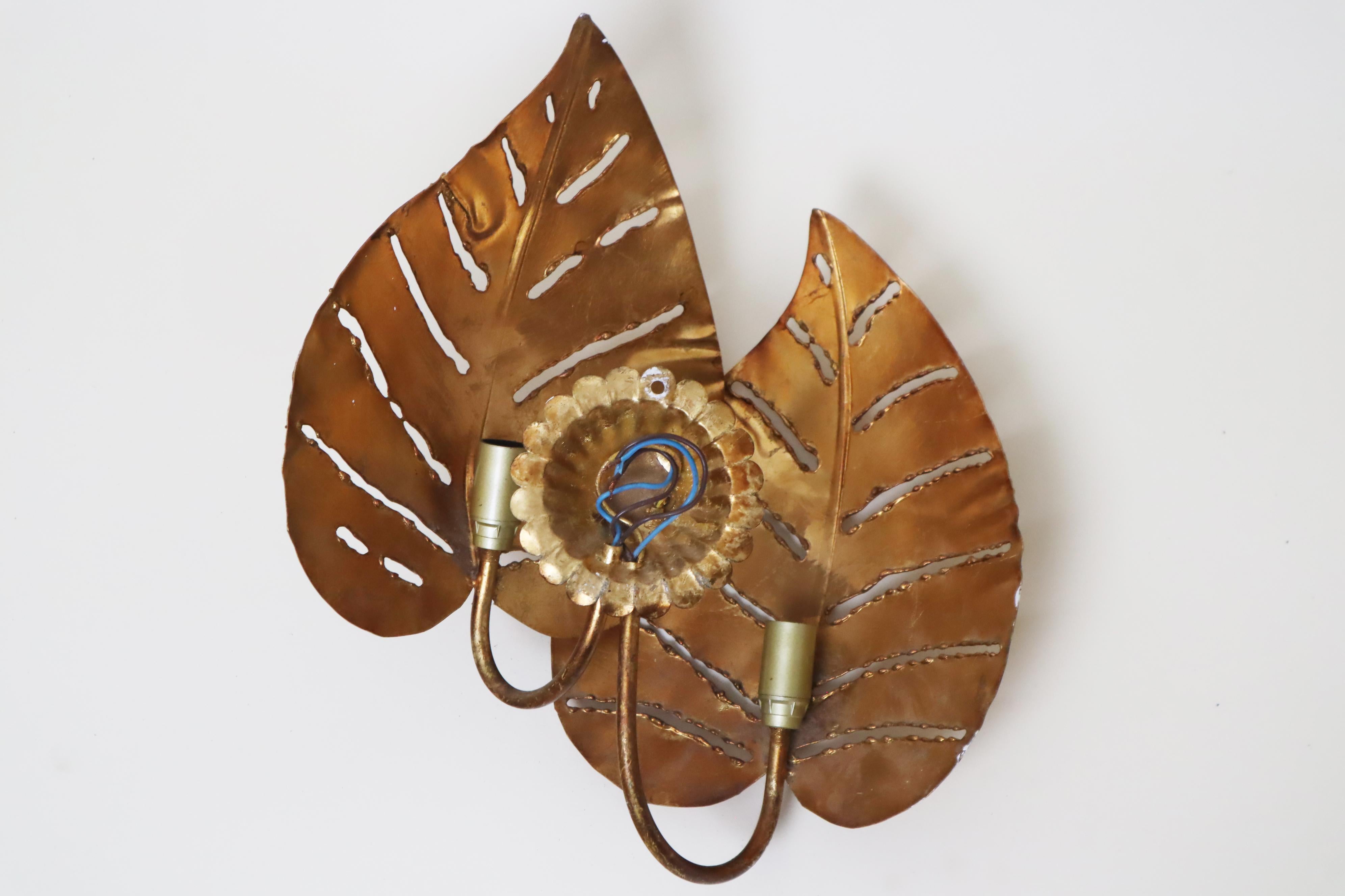 Francese Lampada da parete Monstera dorata con doppia foglia, Maison Jansen, Francia in vendita