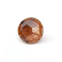 Anello da cocktail con cupola di pietra di luna dorata