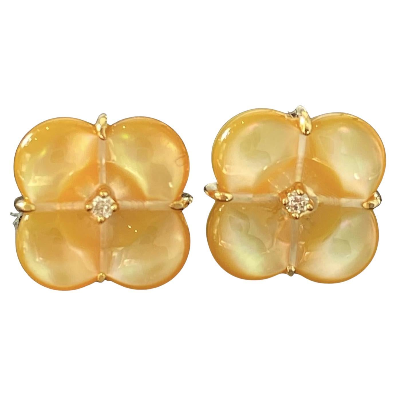 Golden Mother Of Pearl Clover Natural Diamond Earring 18K Gold For Sale