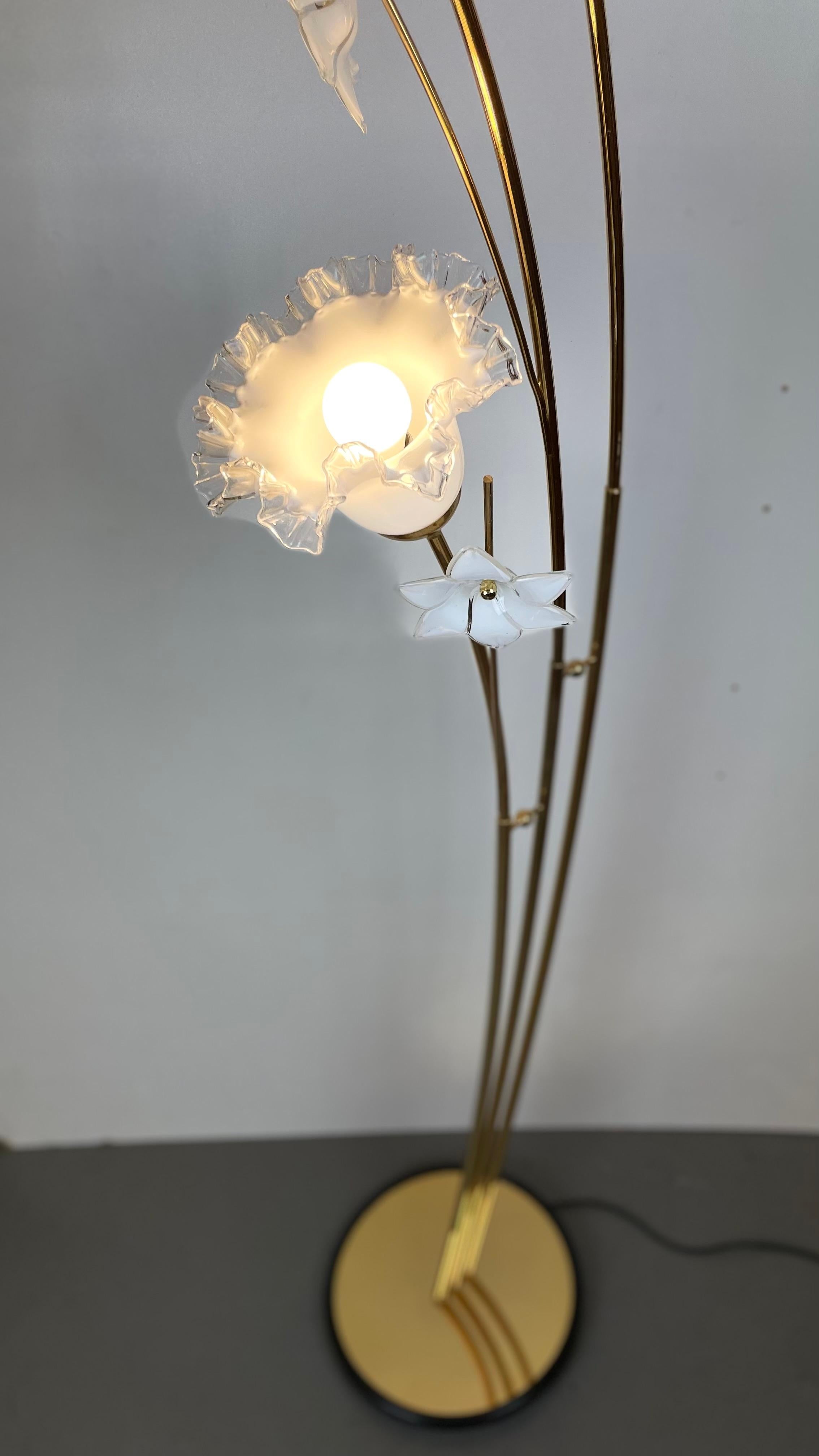 Lámpara de pie de Murano dorada, años 80 Italiano en venta