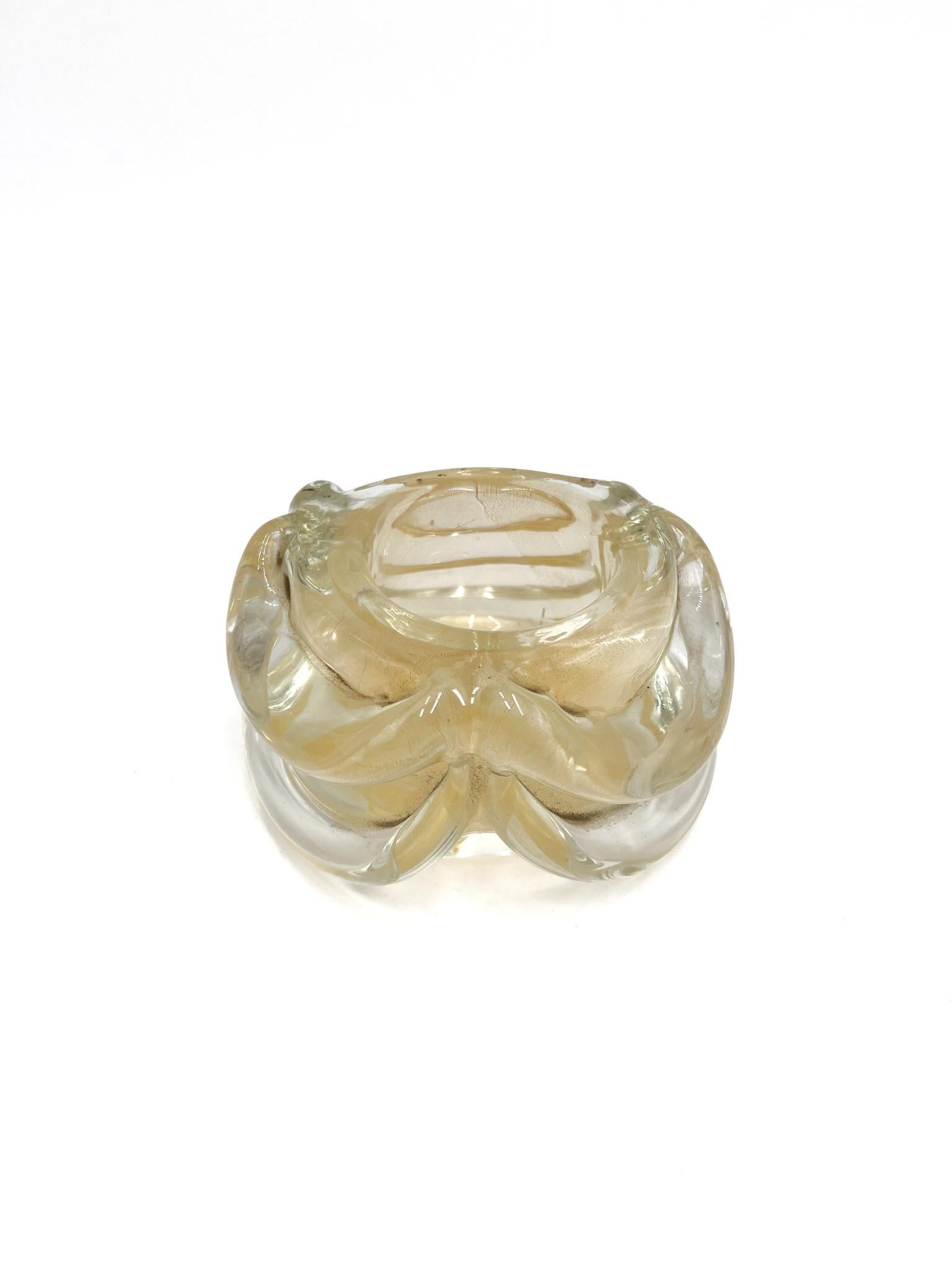 Golden Murano glass ashtray, realized by Cenedese in the 1960s

Shape and color are particular, with golden lights in the inside, typical of the Cenedese master glass production in lines and shades.

Simone Cenedese has been producing artistic