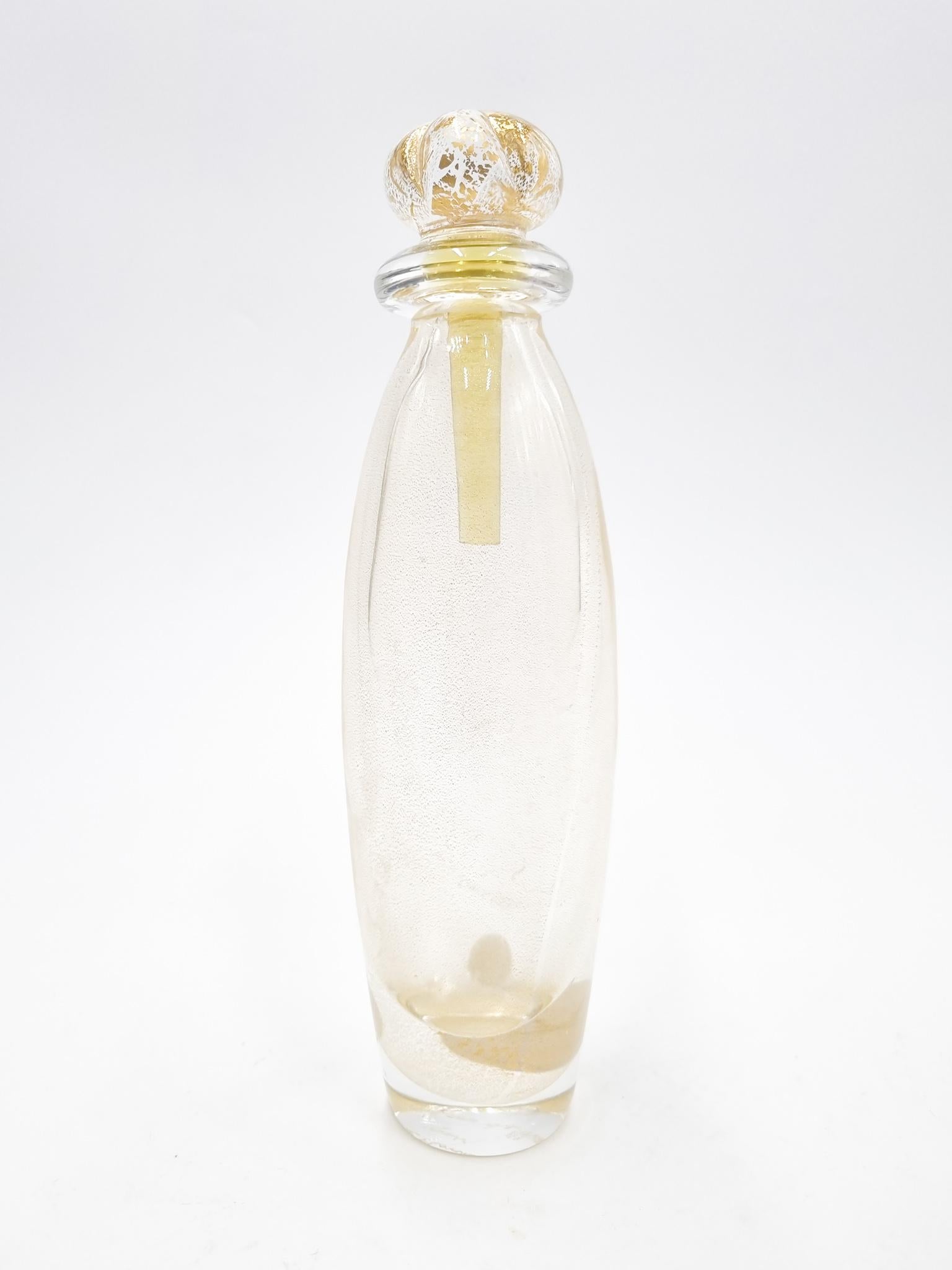 Mid-Century Modern Golden Murano Glass Bottle by Carlo Moretti from the 1970s For Sale
