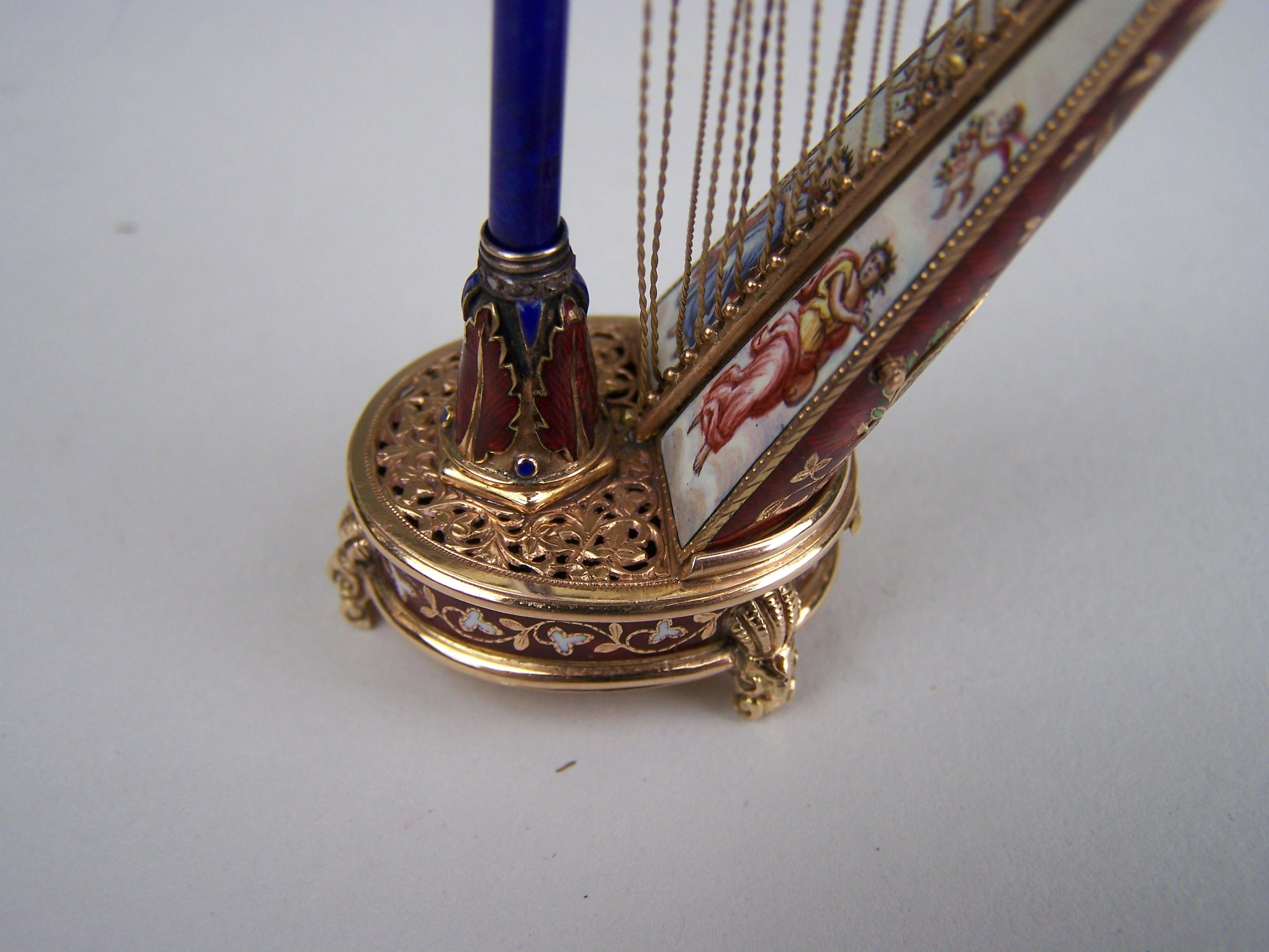 Golden Musical harp with enamel and precious stones by Köchert AE. In Fair Condition For Sale In Zonhoven, BE