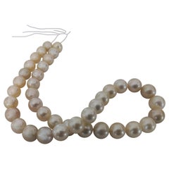 Golden Natural Color with High Luster and Orient Round Shape South Sea Pearls