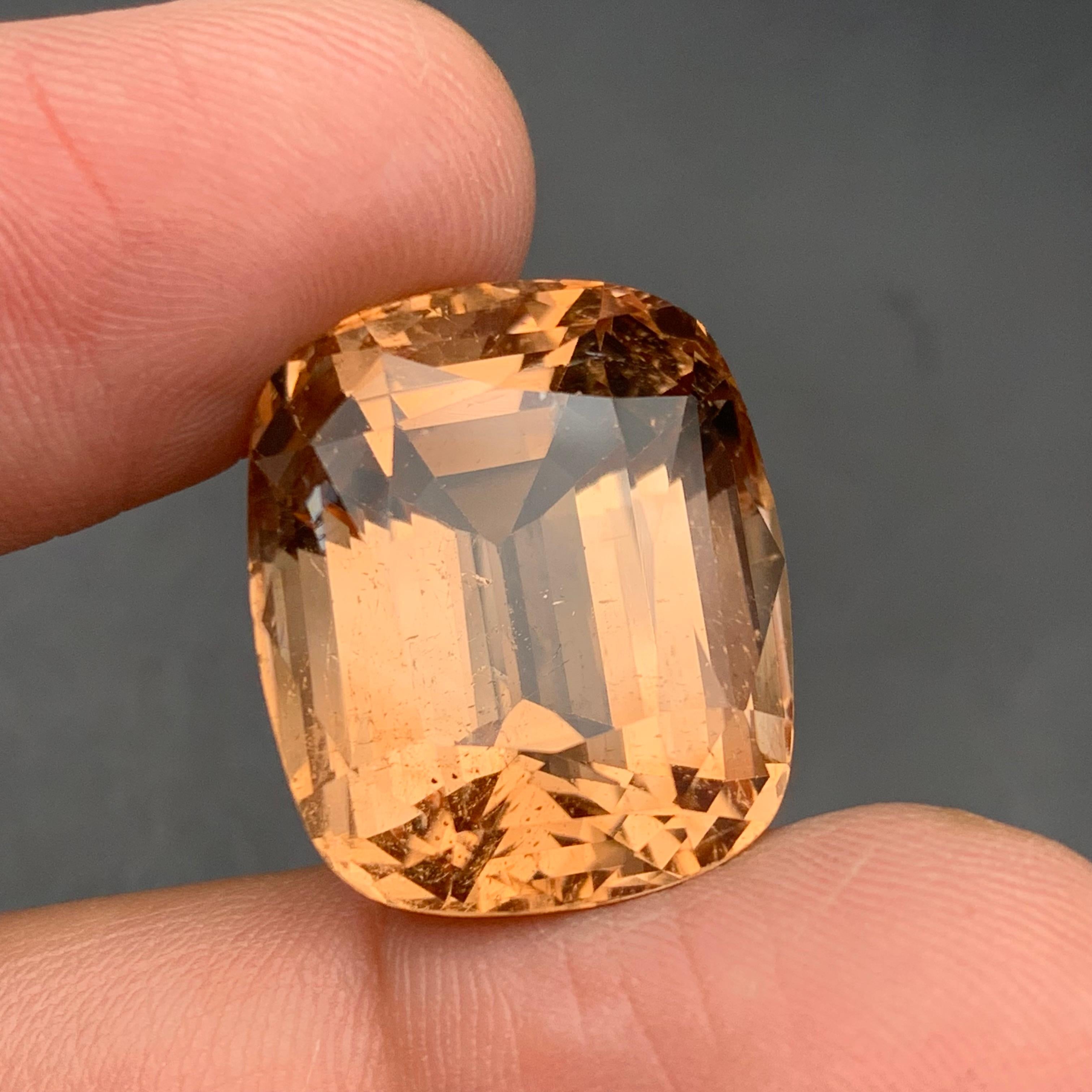 Collier pendentif, bracelet et pierre précieuse taille coussin de 60.90 carats Neuf - En vente à Peshawar, PK