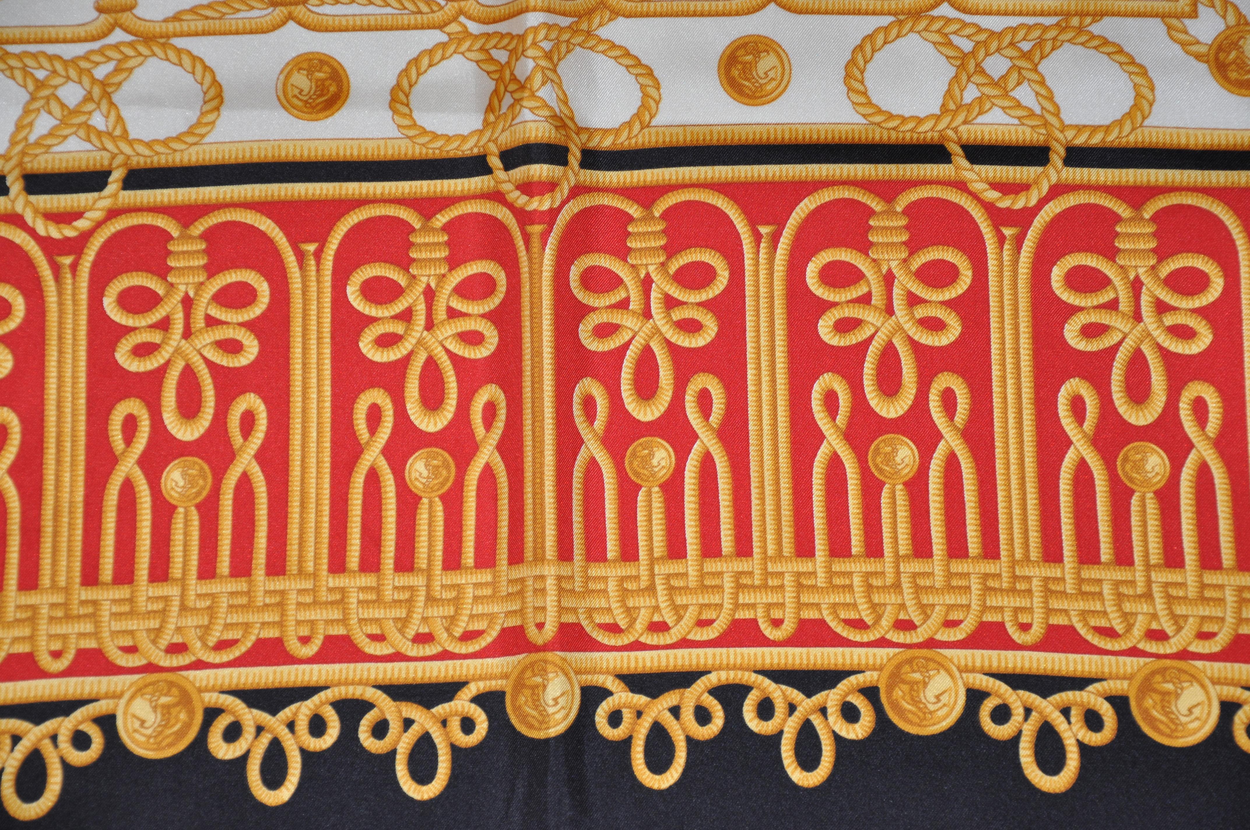 Goldener Navel Seidenschal mit Bändern und Knöpfen im Zustand „Gut“ im Angebot in New York, NY