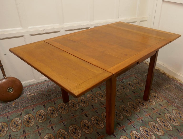 20th Century Golden Oak Cottage Draw Leaf Table For Sale