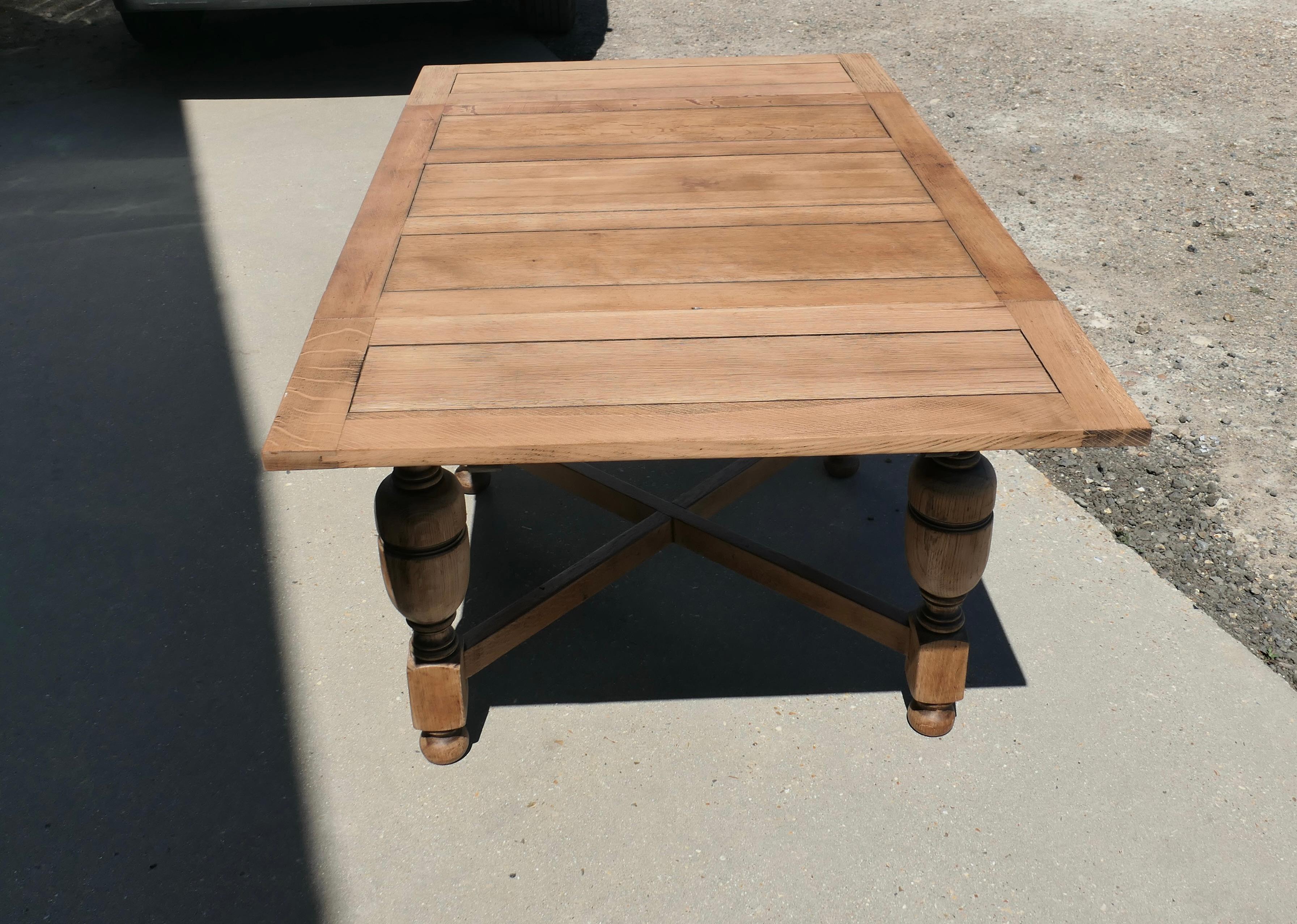 Mesa de hoja extensible Cottage Roble Dorado  Se trata de una pieza de tamaño pequeño Art Decó en venta