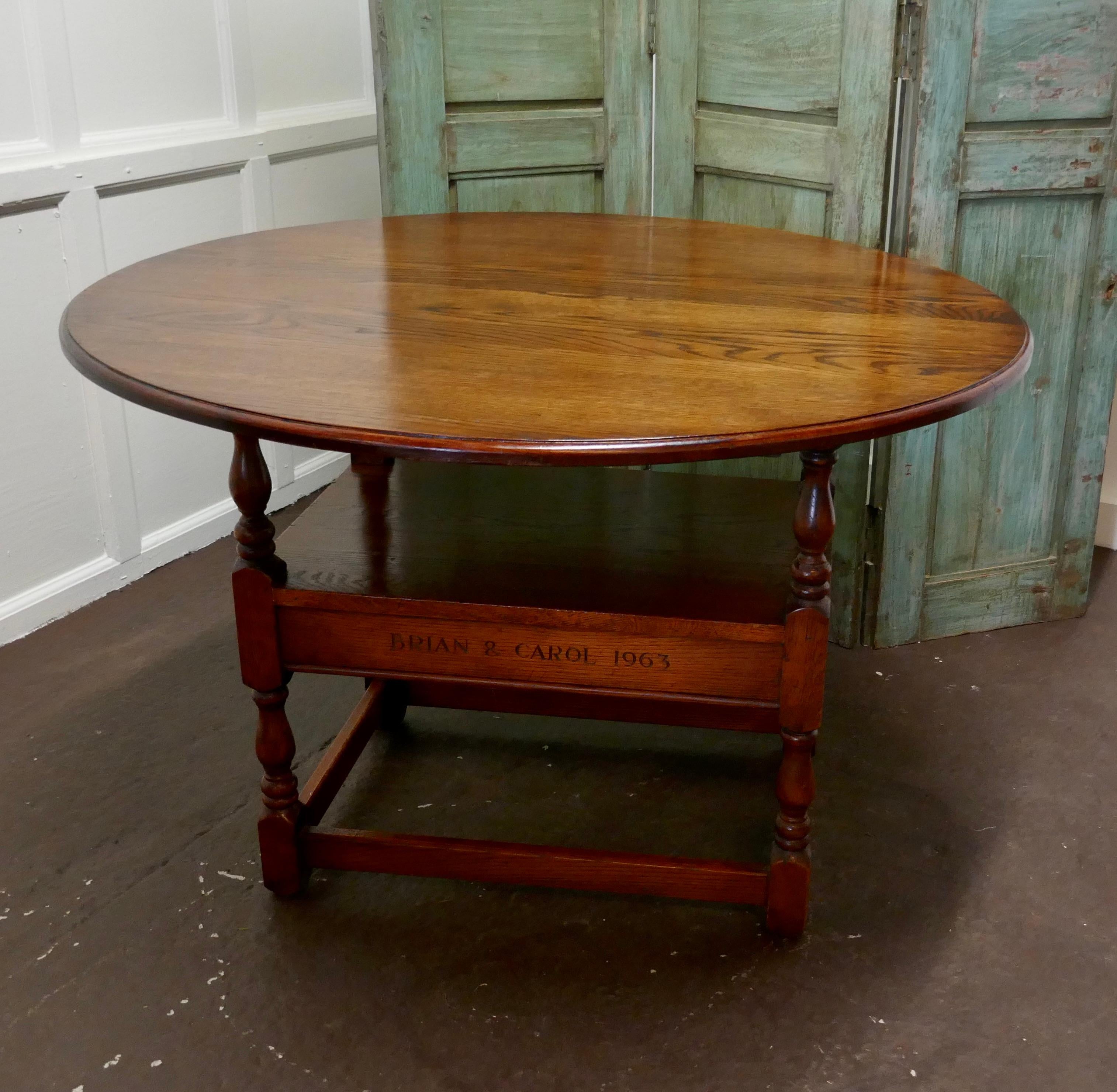 Golden Oak Monks Bench, Settle Metamorphic Hall Table In Good Condition For Sale In Chillerton, Isle of Wight