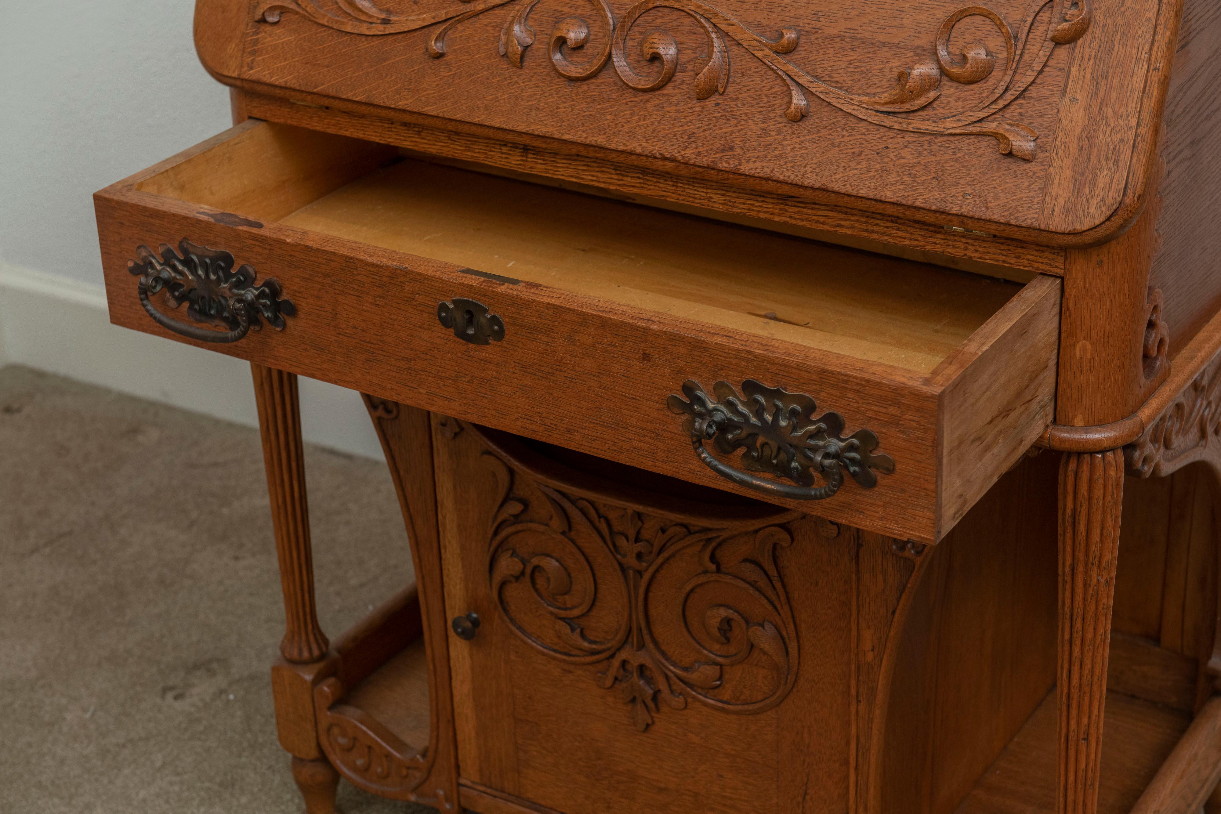 Golden Oak Secretary / Desk, Carvings, Mirror, Drawer, American, ca. 1900 In Good Condition For Sale In Petaluma, CA