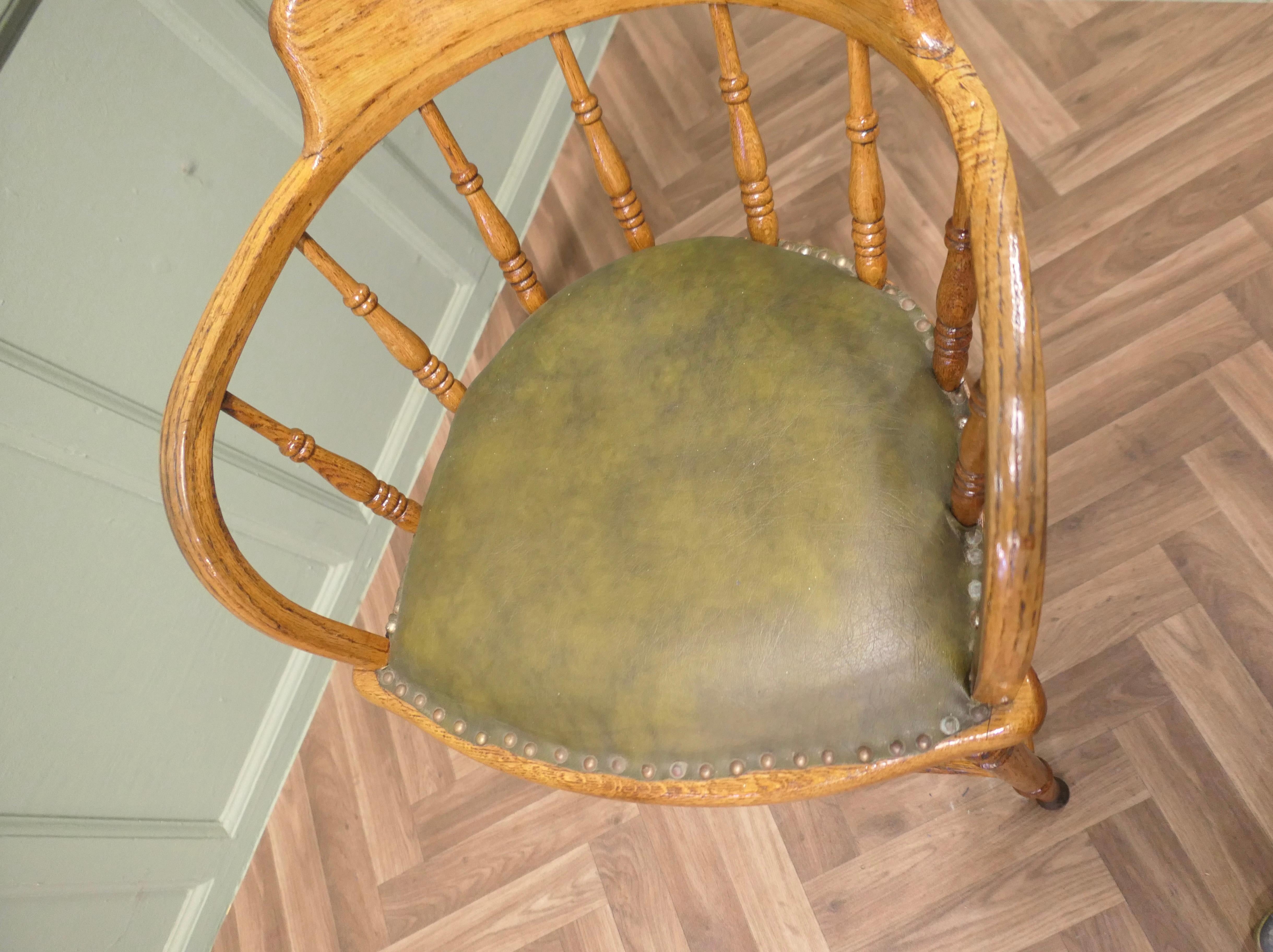 Golden Oak Smokers Bow Office or Desk Chair  This is a very attractive piece For Sale 2