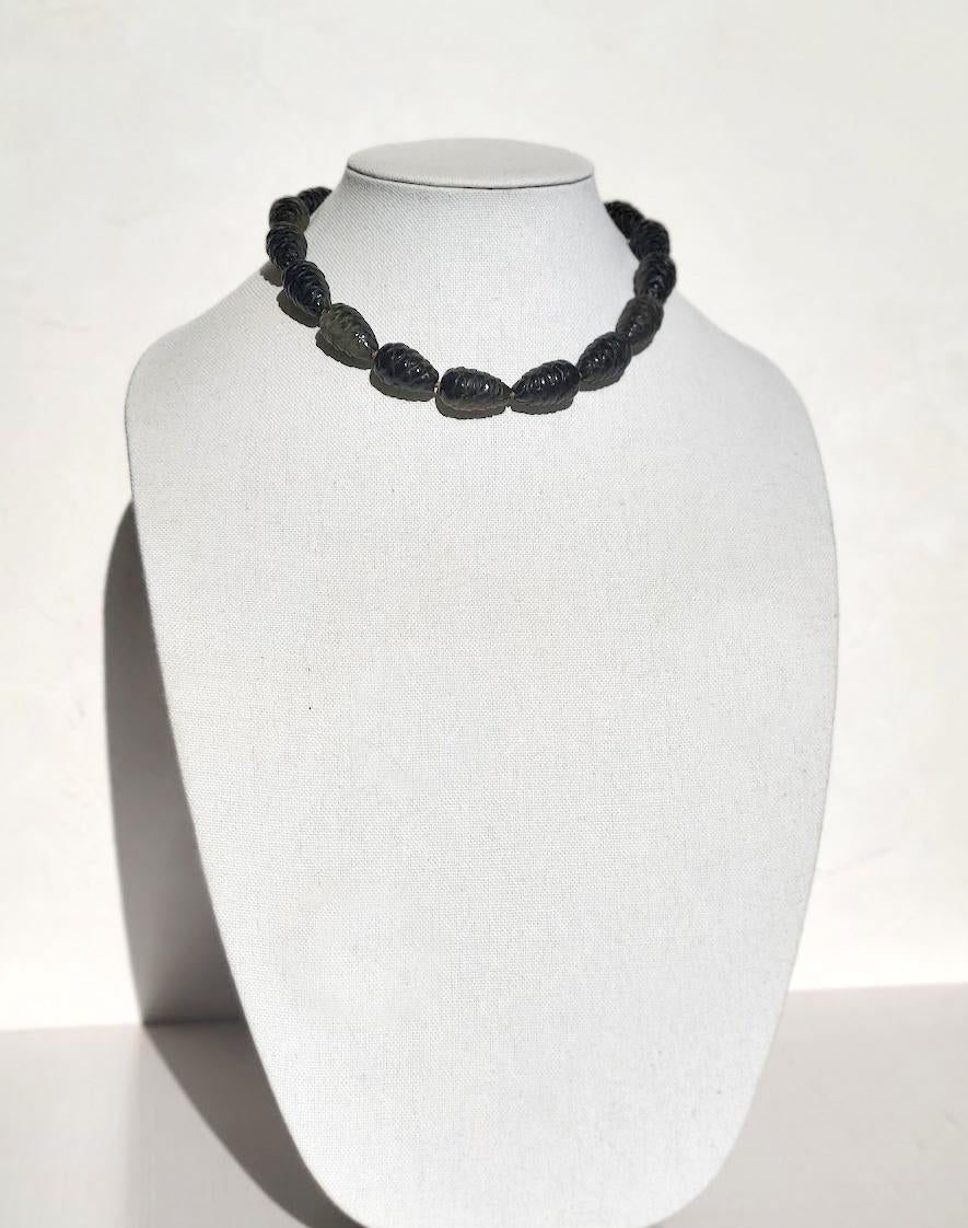 Collana di ossidiana dorata in vendita 3