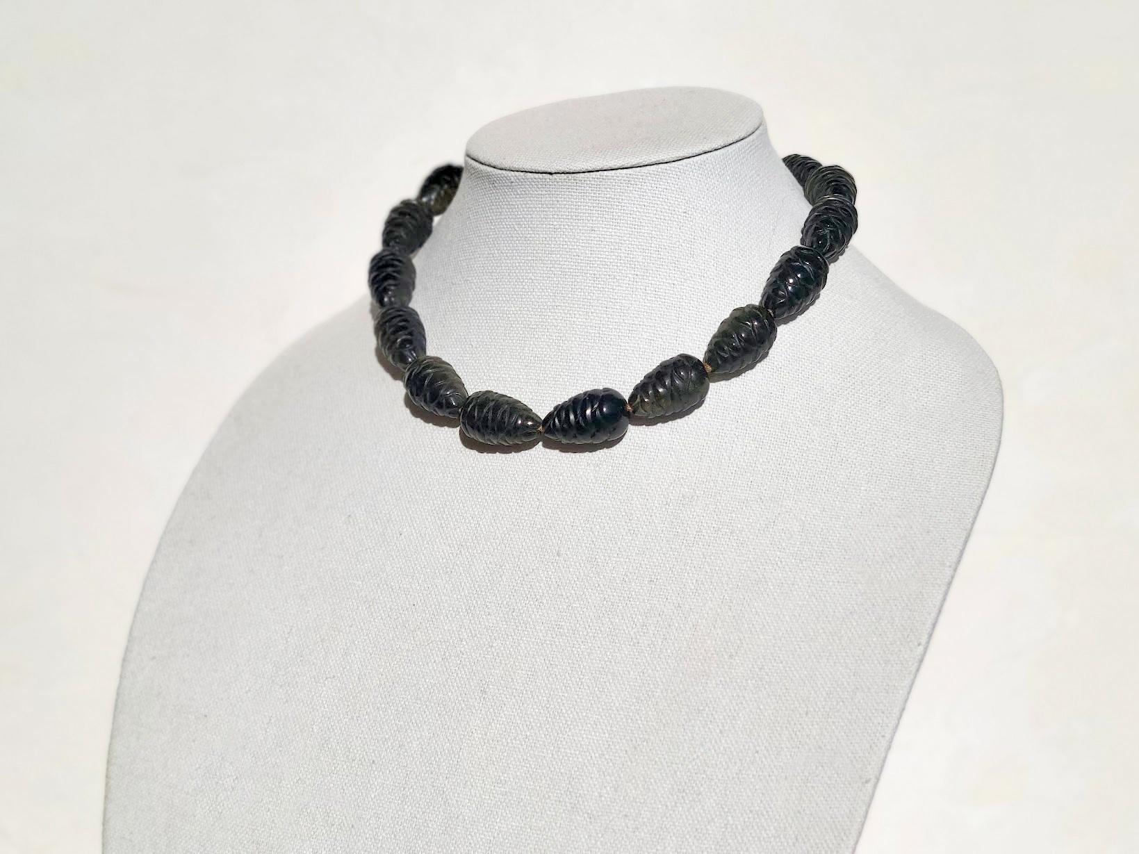 Collana di ossidiana dorata in vendita 5