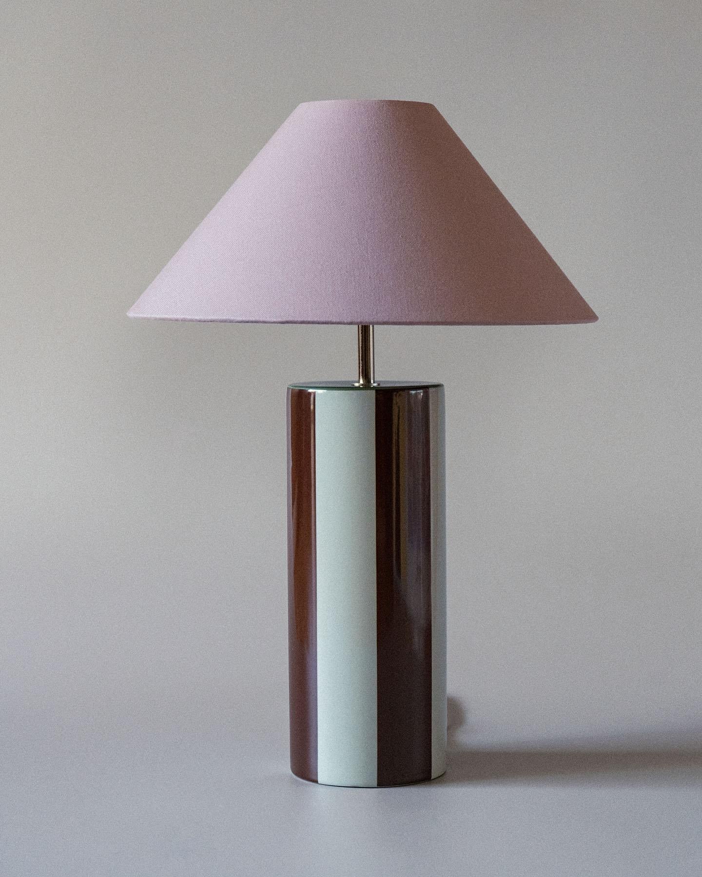 Postmoderno Lampada da tavolo Oliver Ombrellina Renaissance Rose di Mattina Moderna in vendita