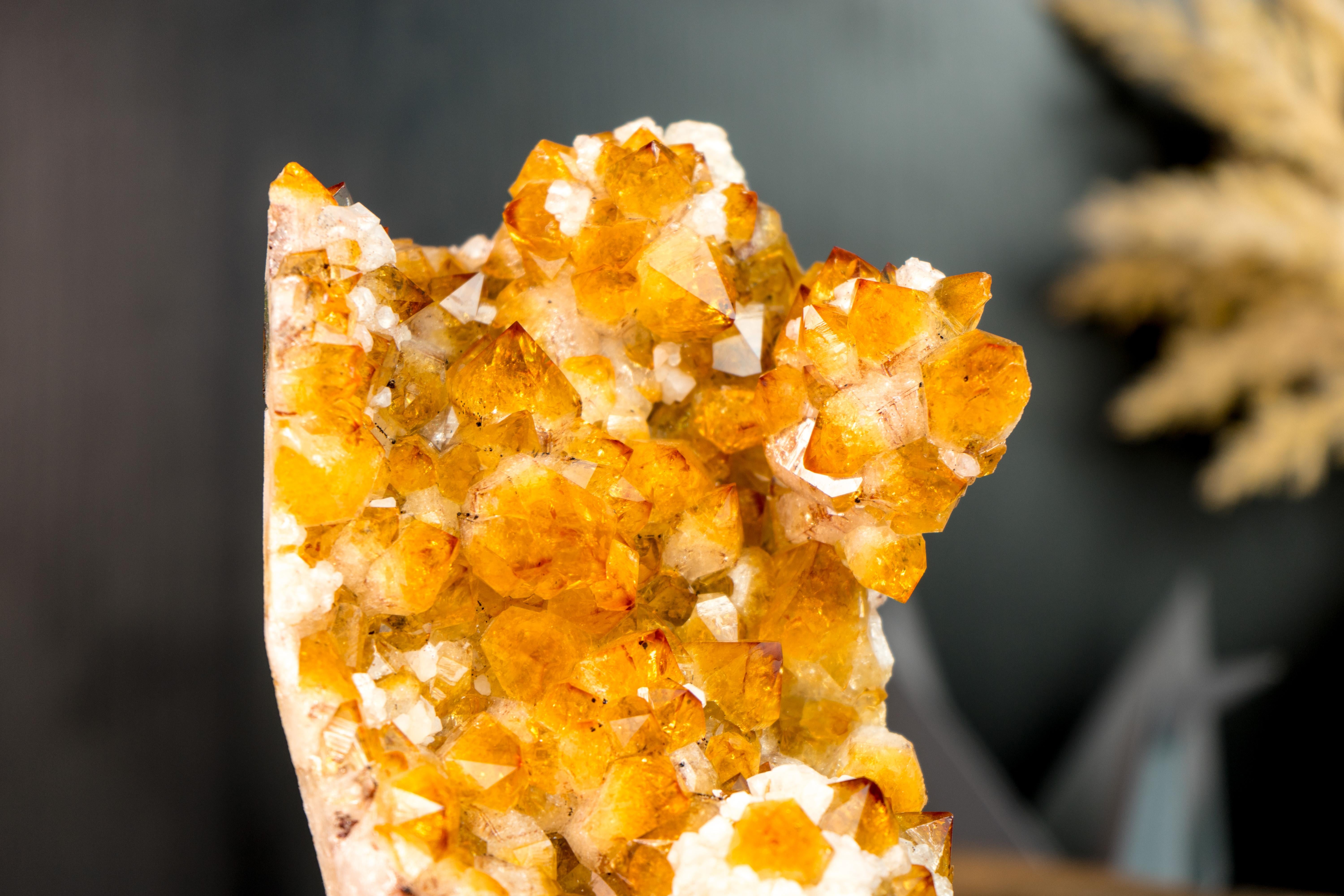 Brésilien Cluster en cristal de citrine orange doré avec fleur en Stalactite et calcite en vente