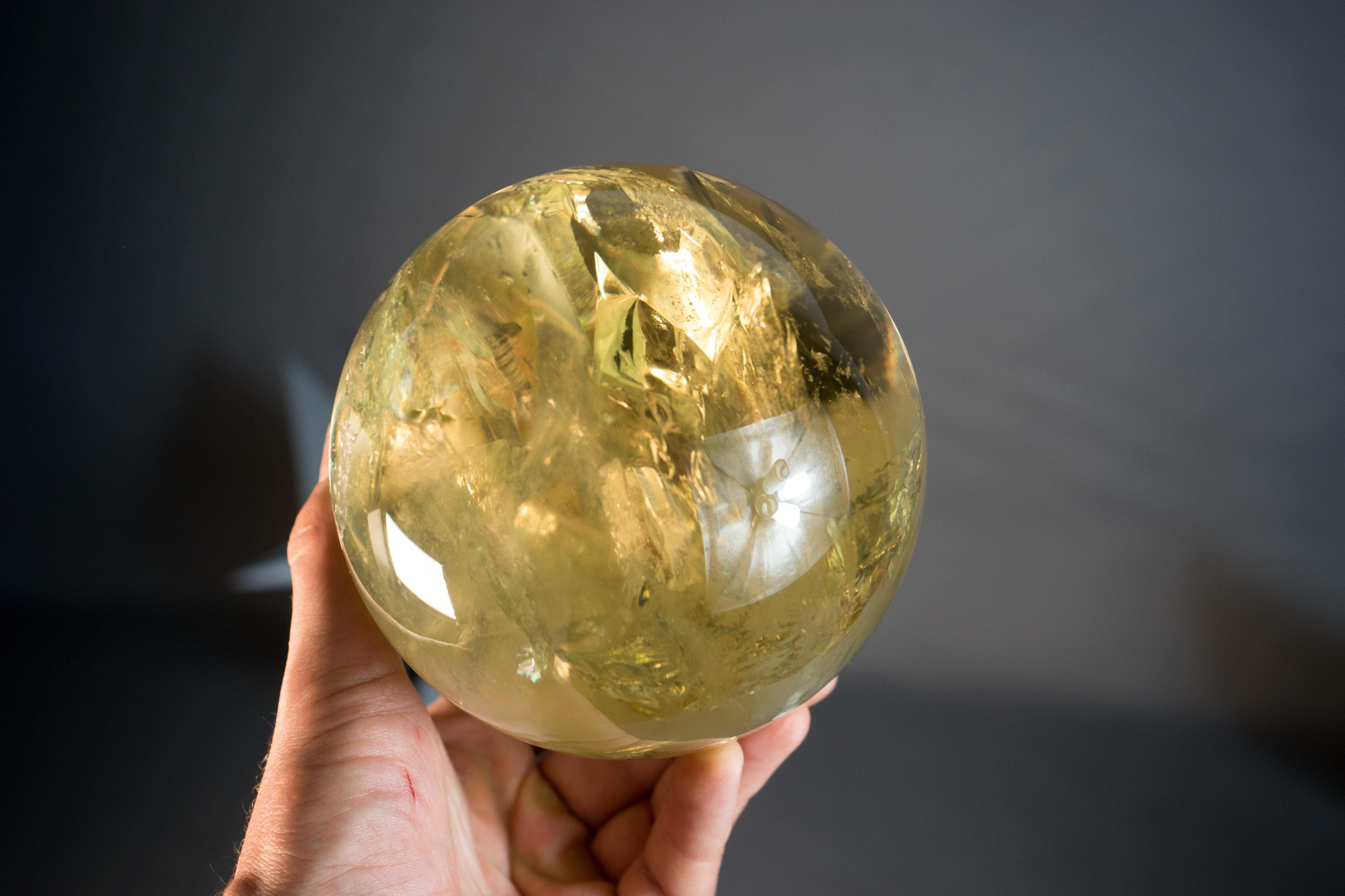 Sphère de citrine orange doré, art en cristal, citrine naturelle authentique rare en vente 5