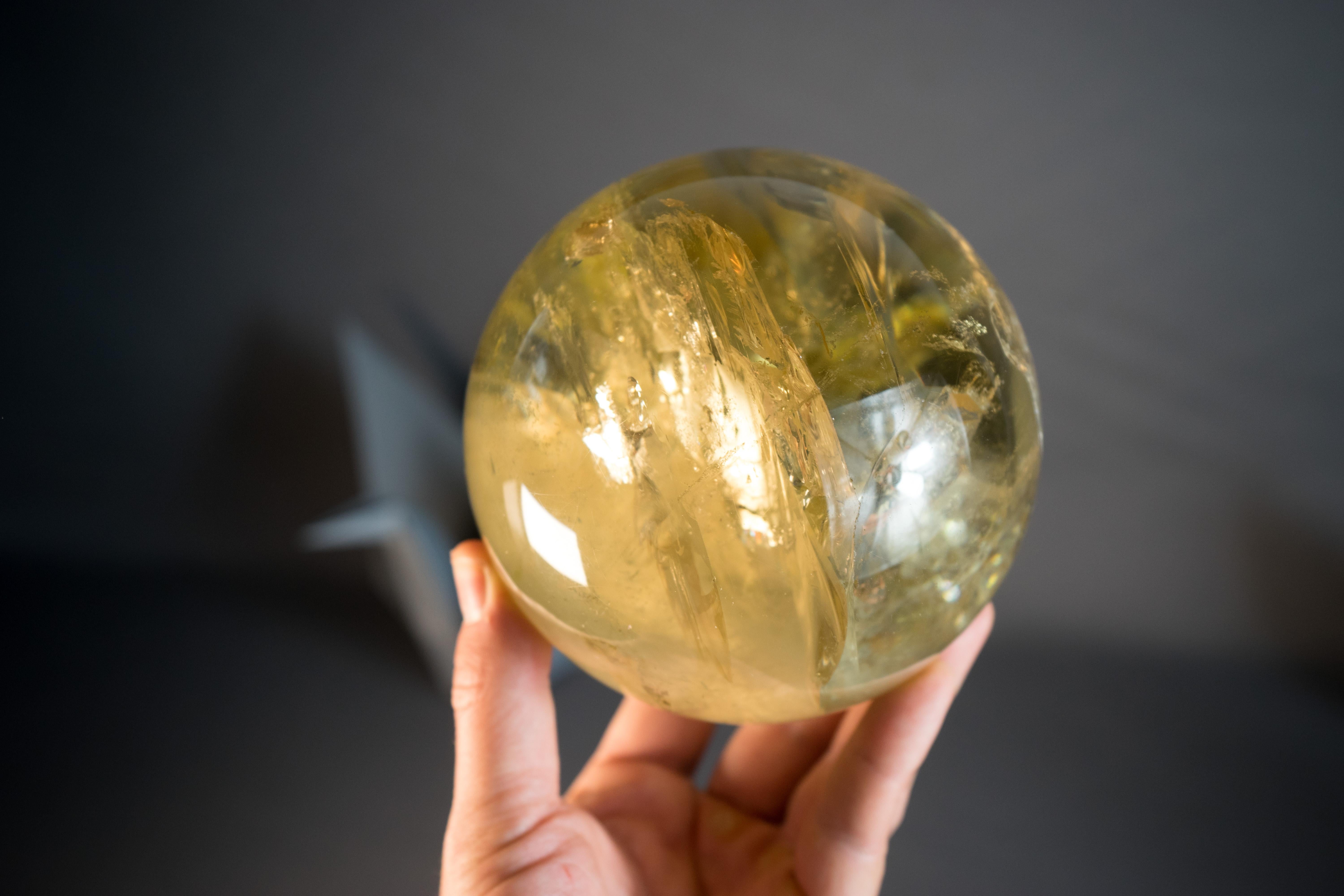 Sphère de citrine orange doré, art en cristal, citrine naturelle authentique rare en vente 7