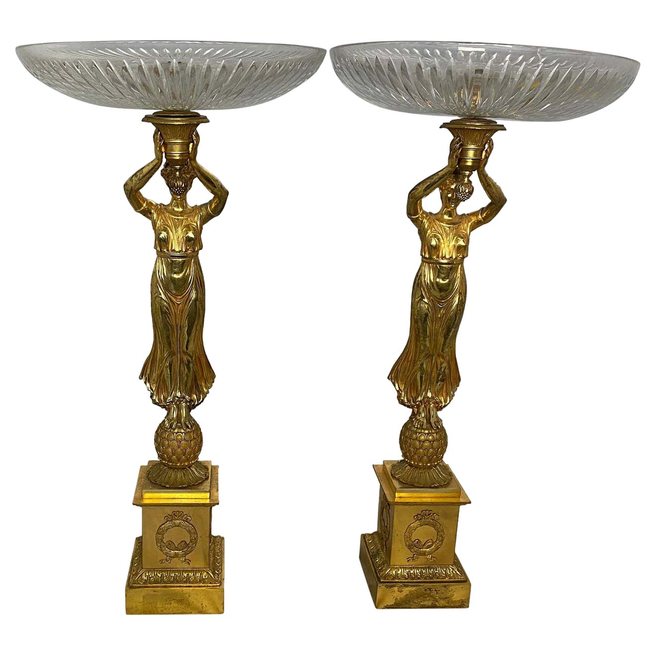 Paire de Tazzas allégoriques dorées, 20ème siècle en vente