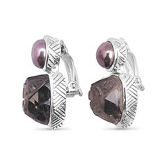 Orecchino a clip con perla dorata e quarzo fumé intagliato a mano in A. Silver