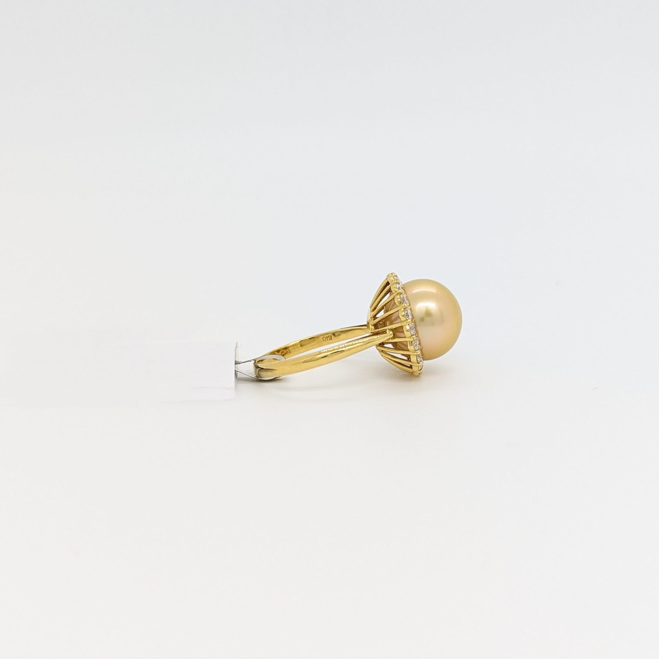 Ring aus 18 Karat Gelbgold mit goldener Perle und weißen Diamanten im Zustand „Neu“ im Angebot in Los Angeles, CA