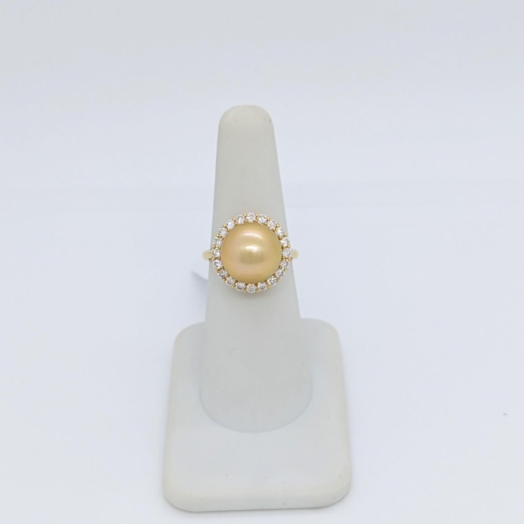 Women's or Men's Golden Pearl and White Diamond Ring in 18K Yellow Gold For Sale