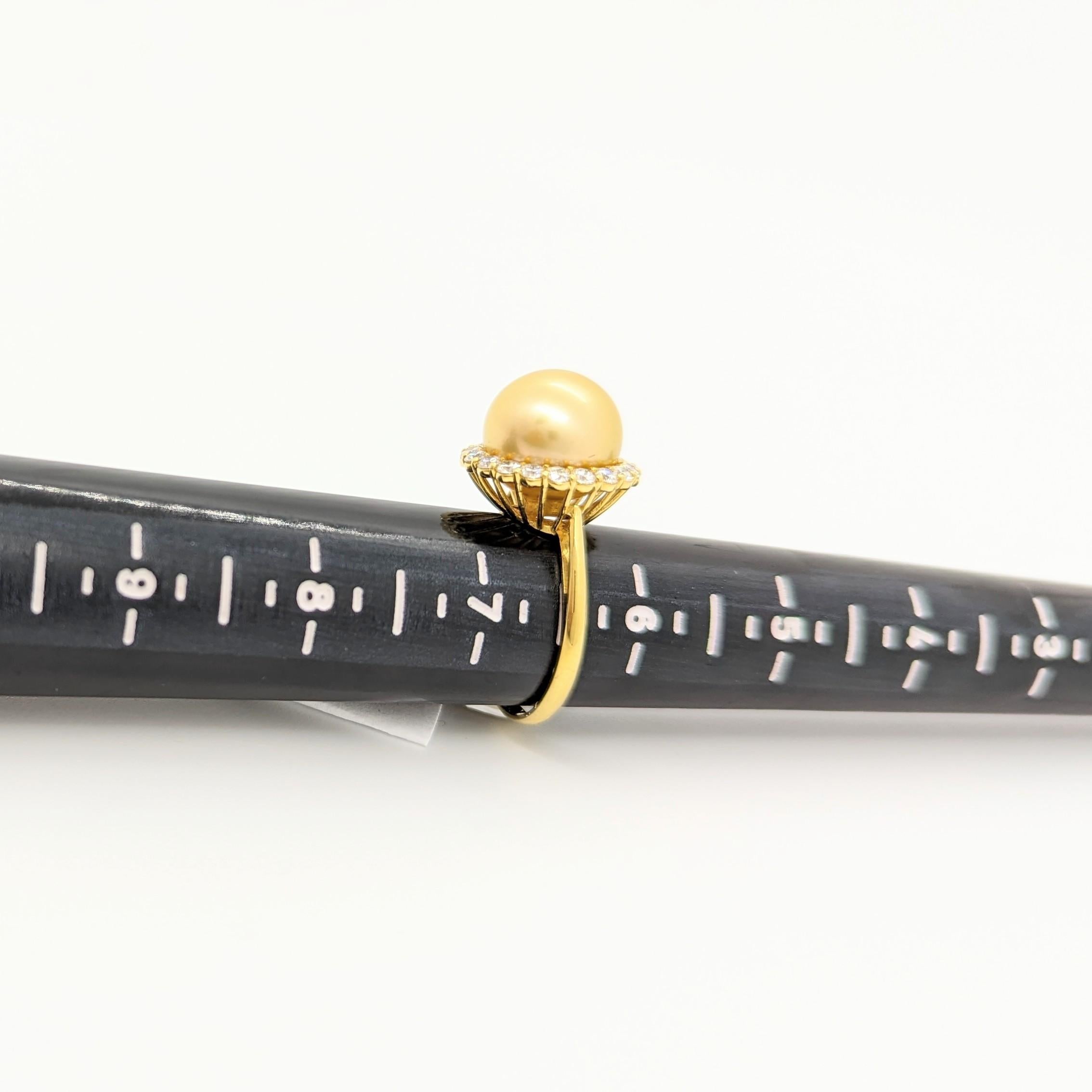 Ring aus 18 Karat Gelbgold mit goldener Perle und weißen Diamanten im Angebot 1